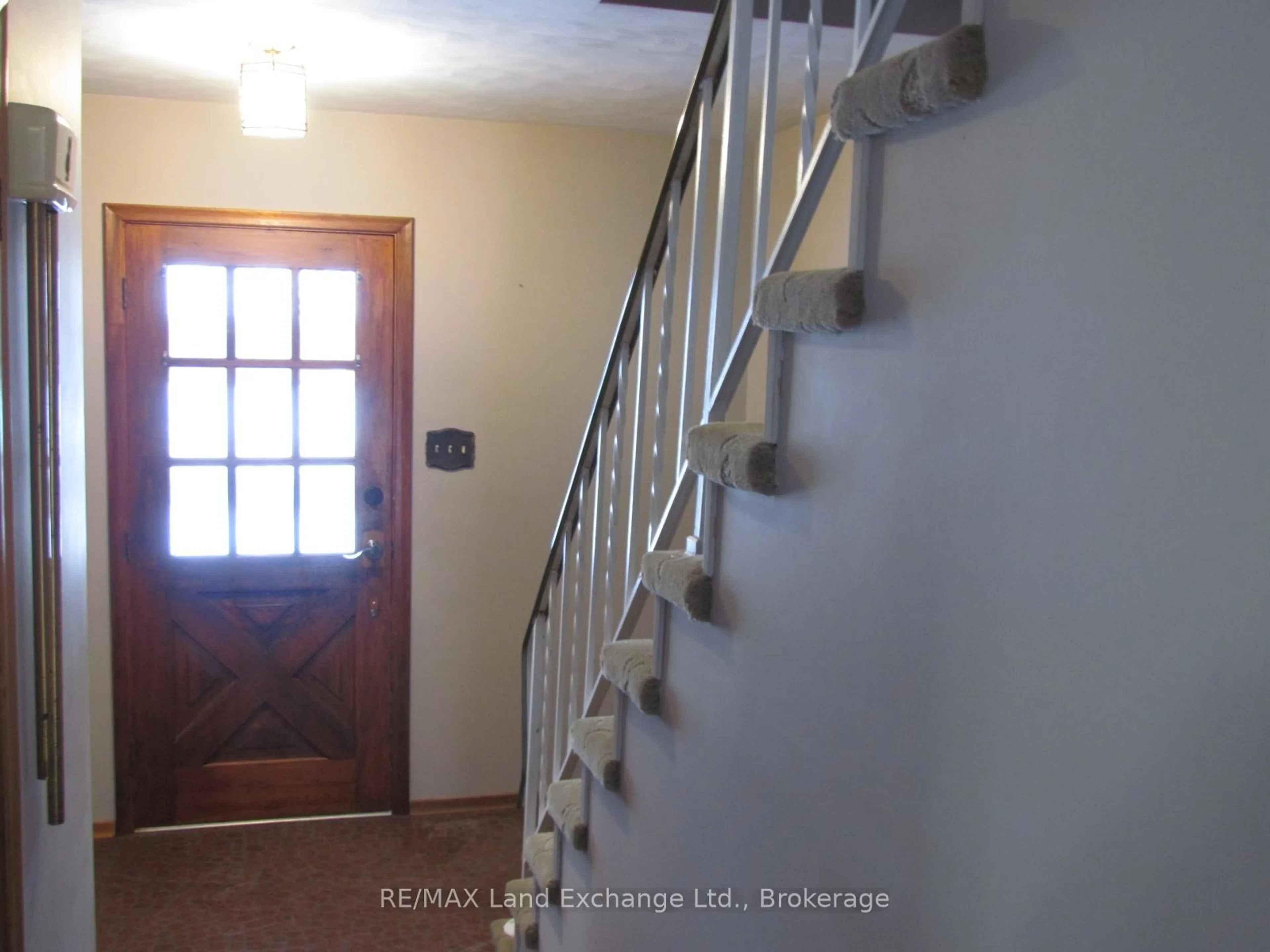 Stairs for 251 4th Ave, Hanover Ontario N4N 2B6