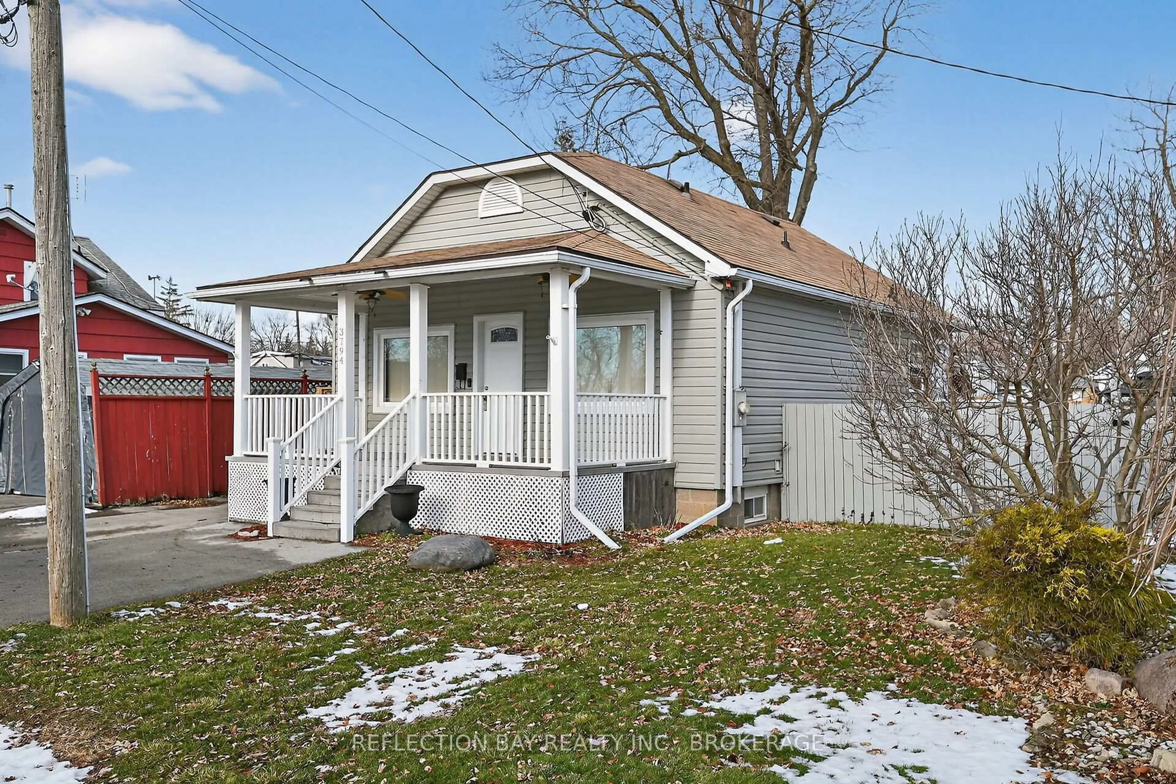 Home with vinyl exterior material, street for 3794 Mathewson Ave, Fort Erie Ontario L0S 1B0