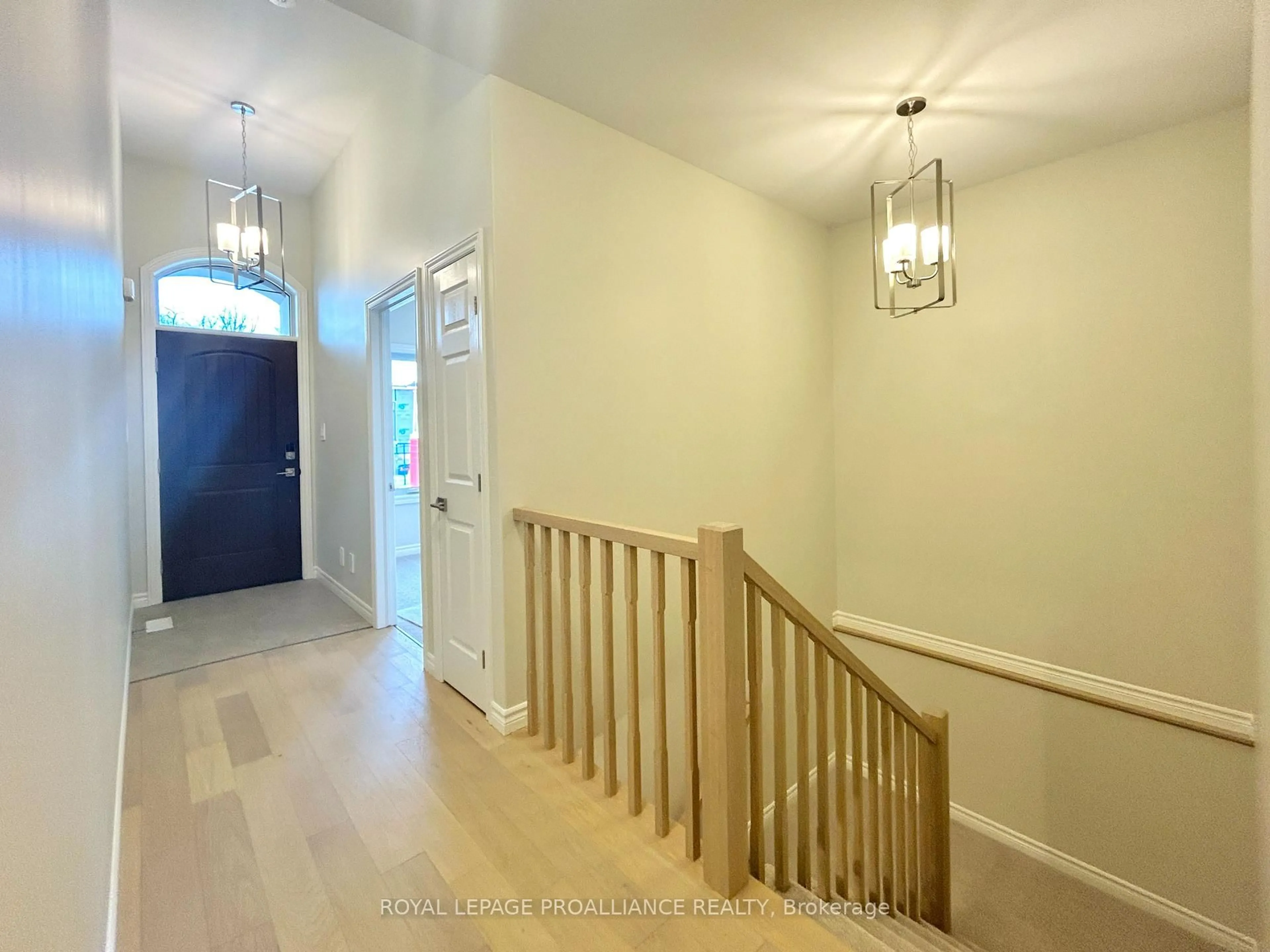 Indoor entryway for 99 Cloverleaf Dr #15, Belleville Ontario K8N 4Z5