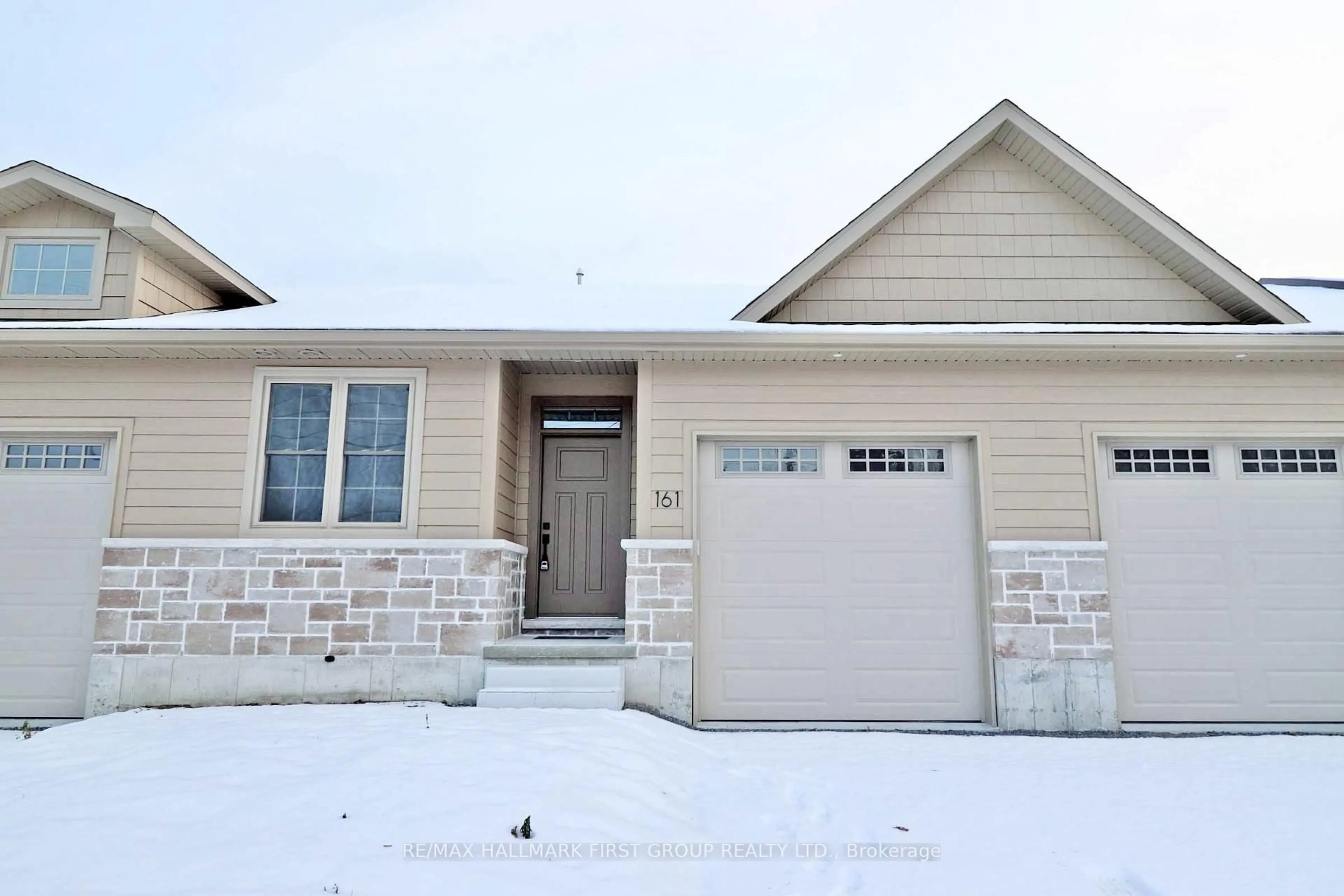 Home with vinyl exterior material, street for 161 Pomeroy Ave, Tweed Ontario K0K 3J0