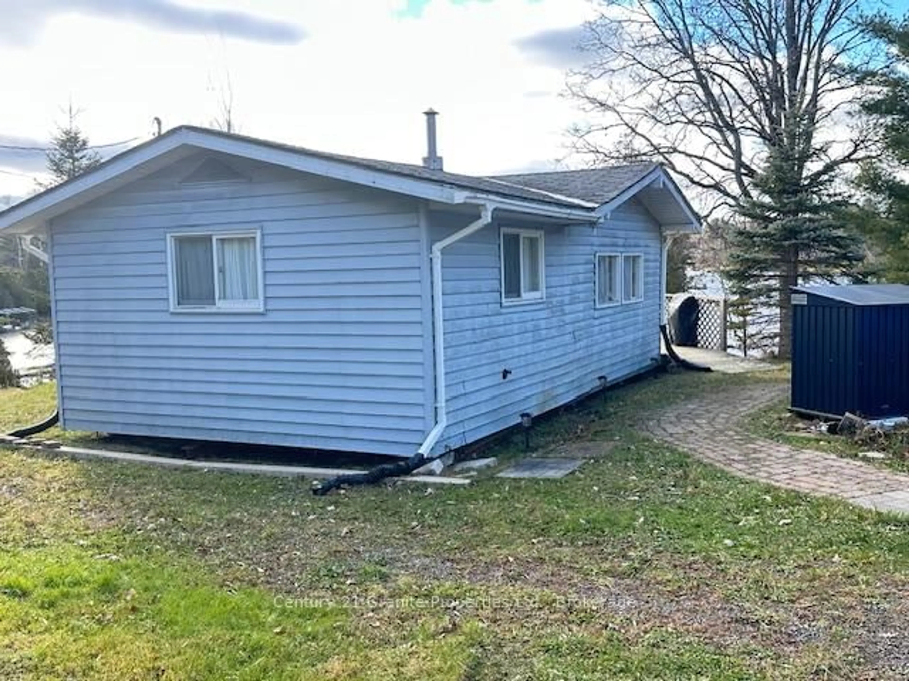 A pic from outside/outdoor area/front of a property/back of a property/a pic from drone, building for 9 Martha Dr, McKellar Ontario P0G 1C0