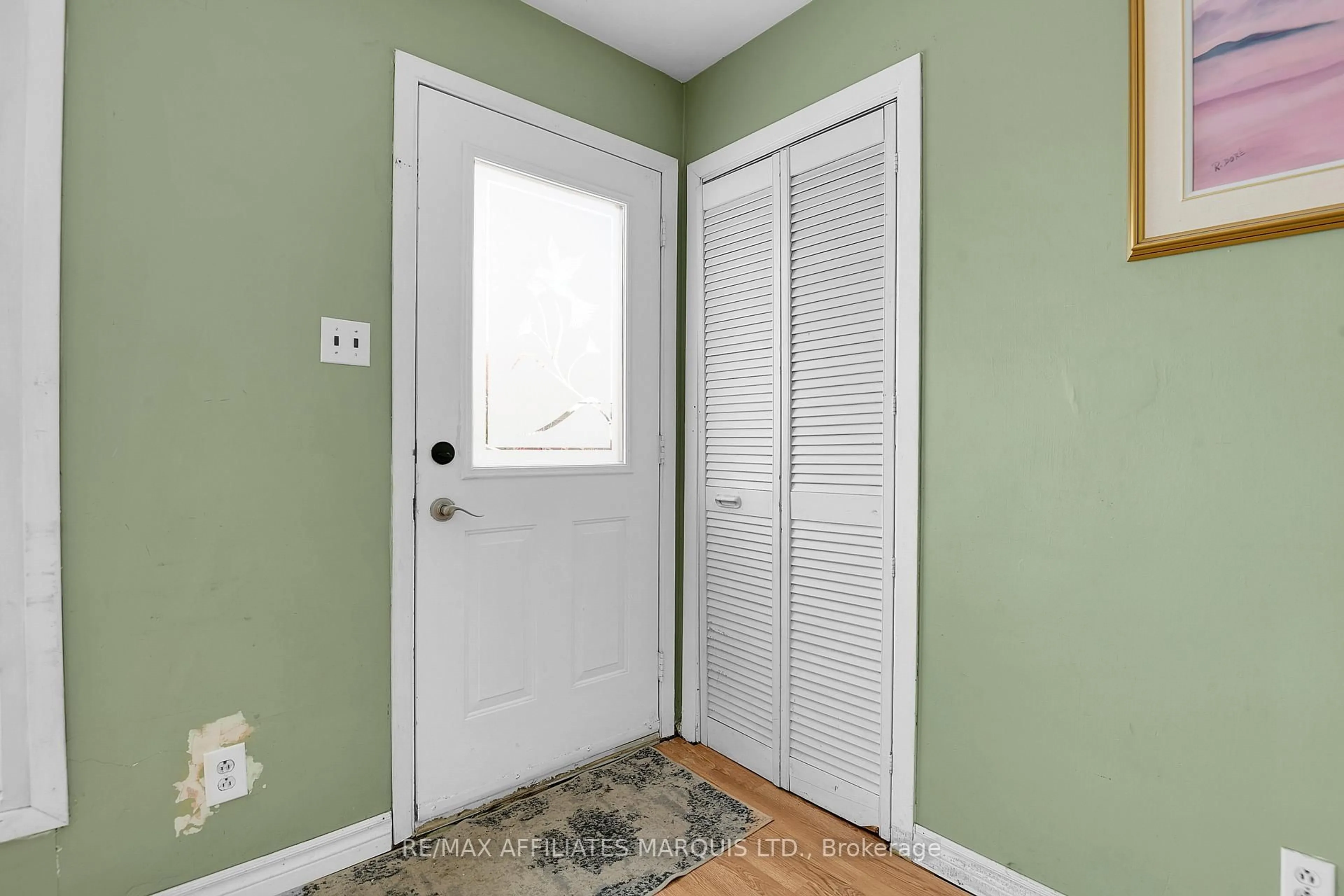 Indoor entryway for 418 Dominion St, North Glengarry Ontario K0C 1A0