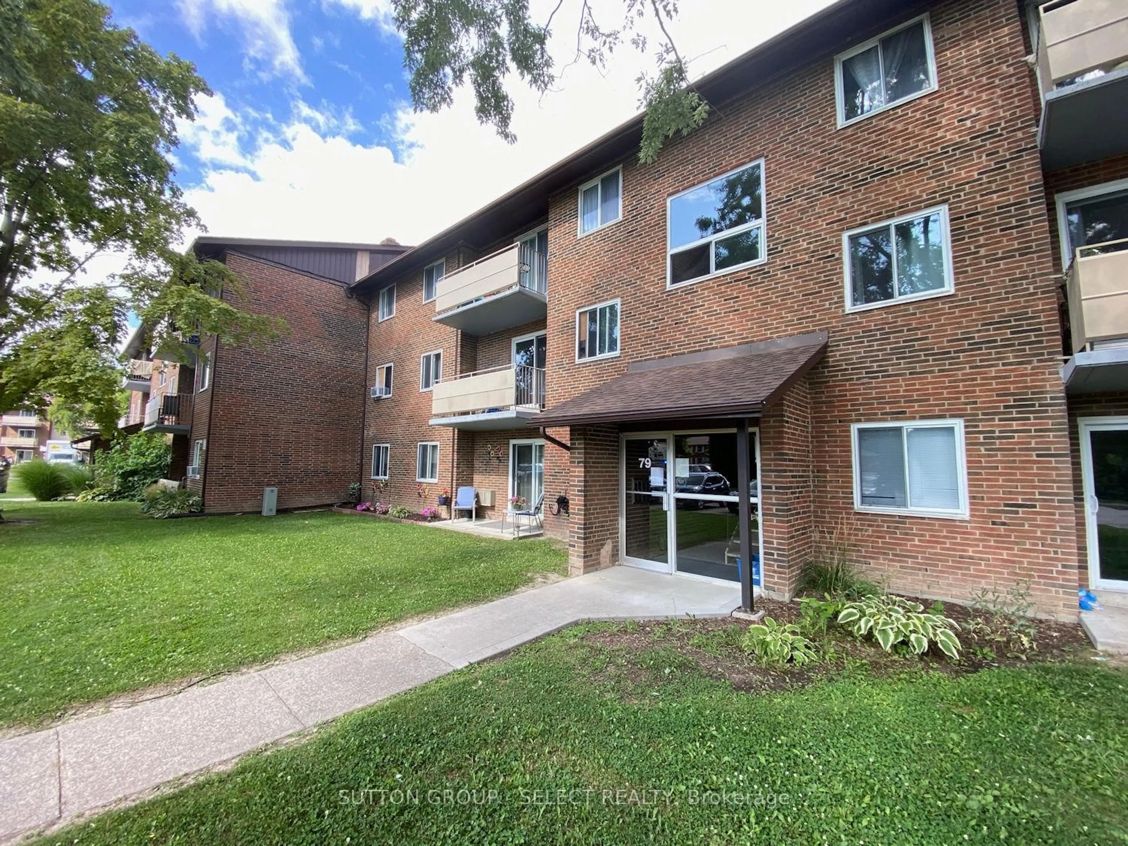 A pic from outside/outdoor area/front of a property/back of a property/a pic from drone, building for 79 Baldoon Rd #6, Chatham-Kent Ontario N7L 1E2