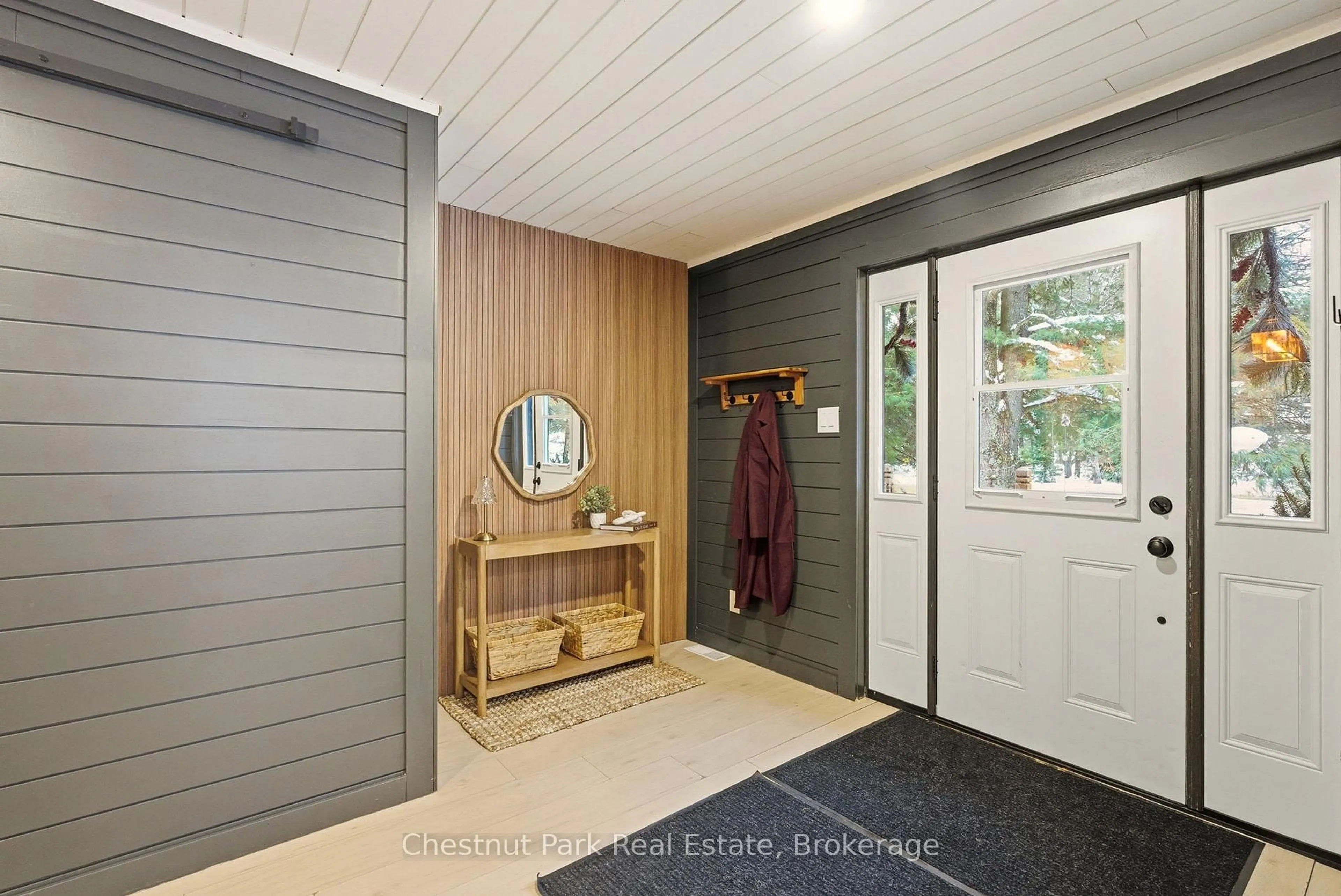 Indoor entryway for 354 Muskoka 10 Rd, Huntsville Ontario P0B 1L0