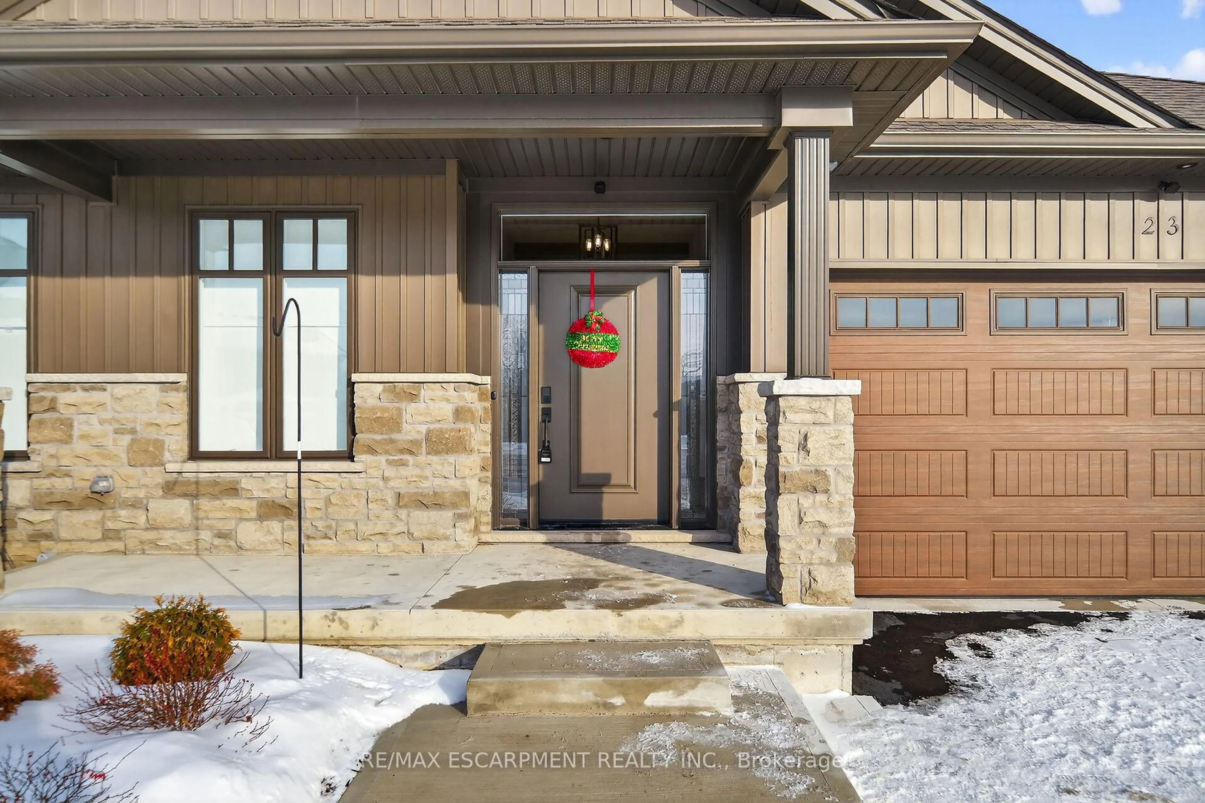 Indoor entryway for 24 CRADDOCK Blvd #23, Haldimand Ontario N0A 1J0