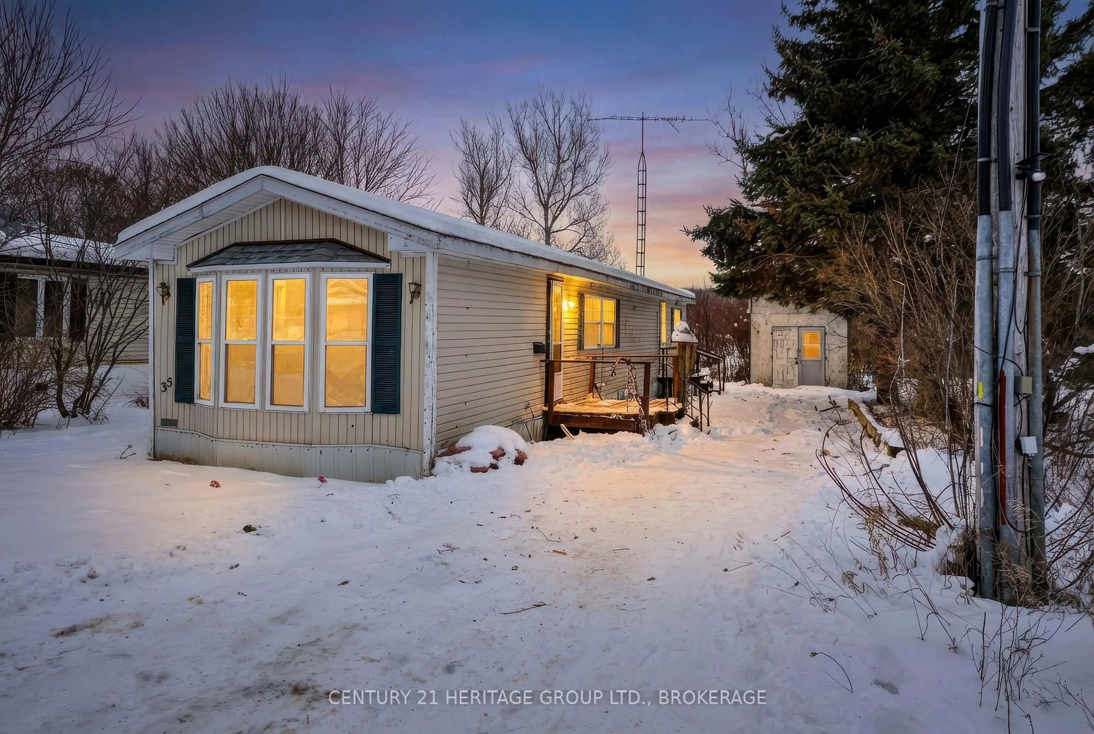 A pic from outside/outdoor area/front of a property/back of a property/a pic from drone, street for 227 Big Hill Rd #35, Leeds and the Thousand Islands Ontario K0H 2N0