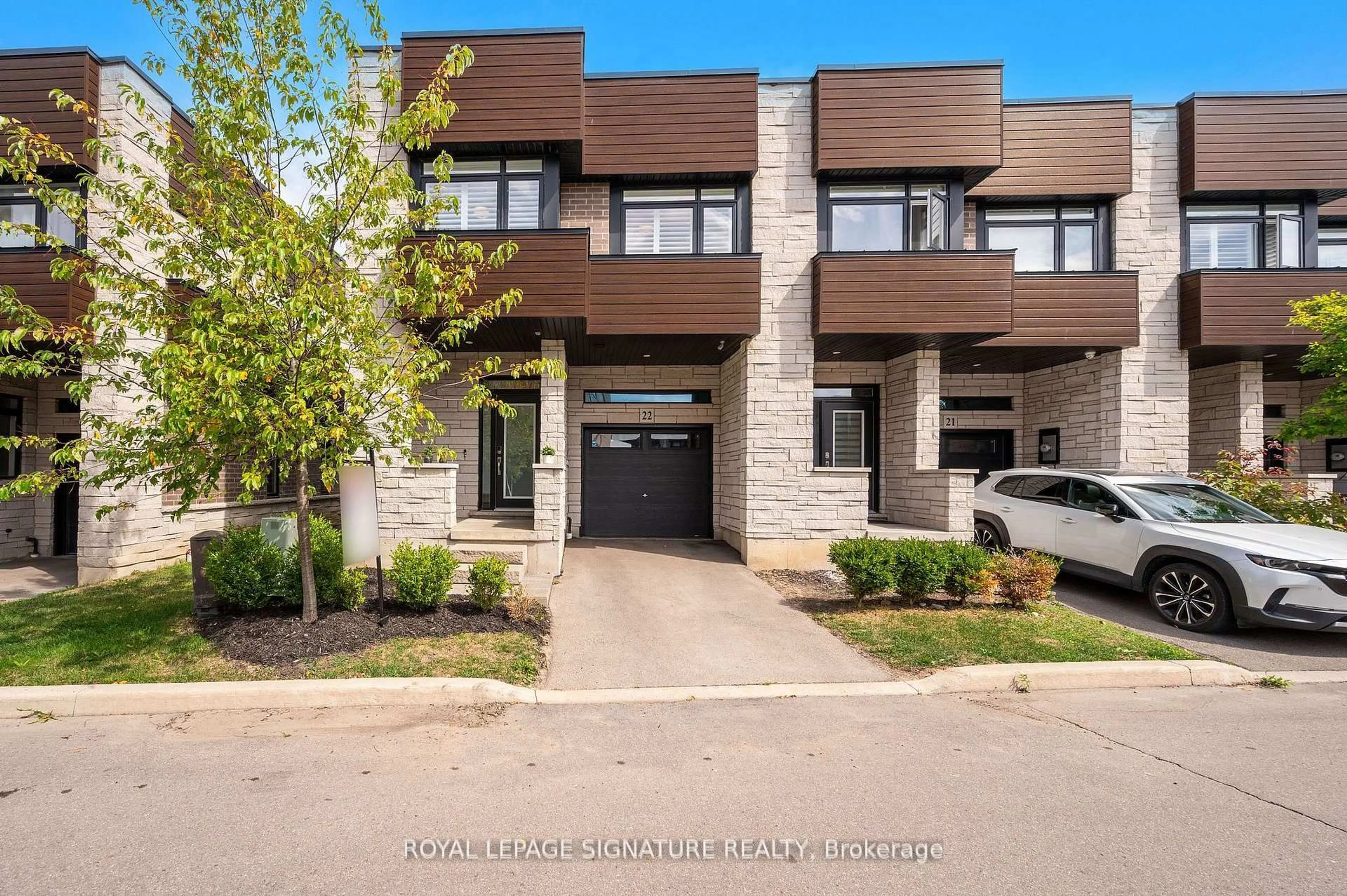 Home with brick exterior material, street for 35 Midhurst Hts #22, Hamilton Ontario L8J 0K9