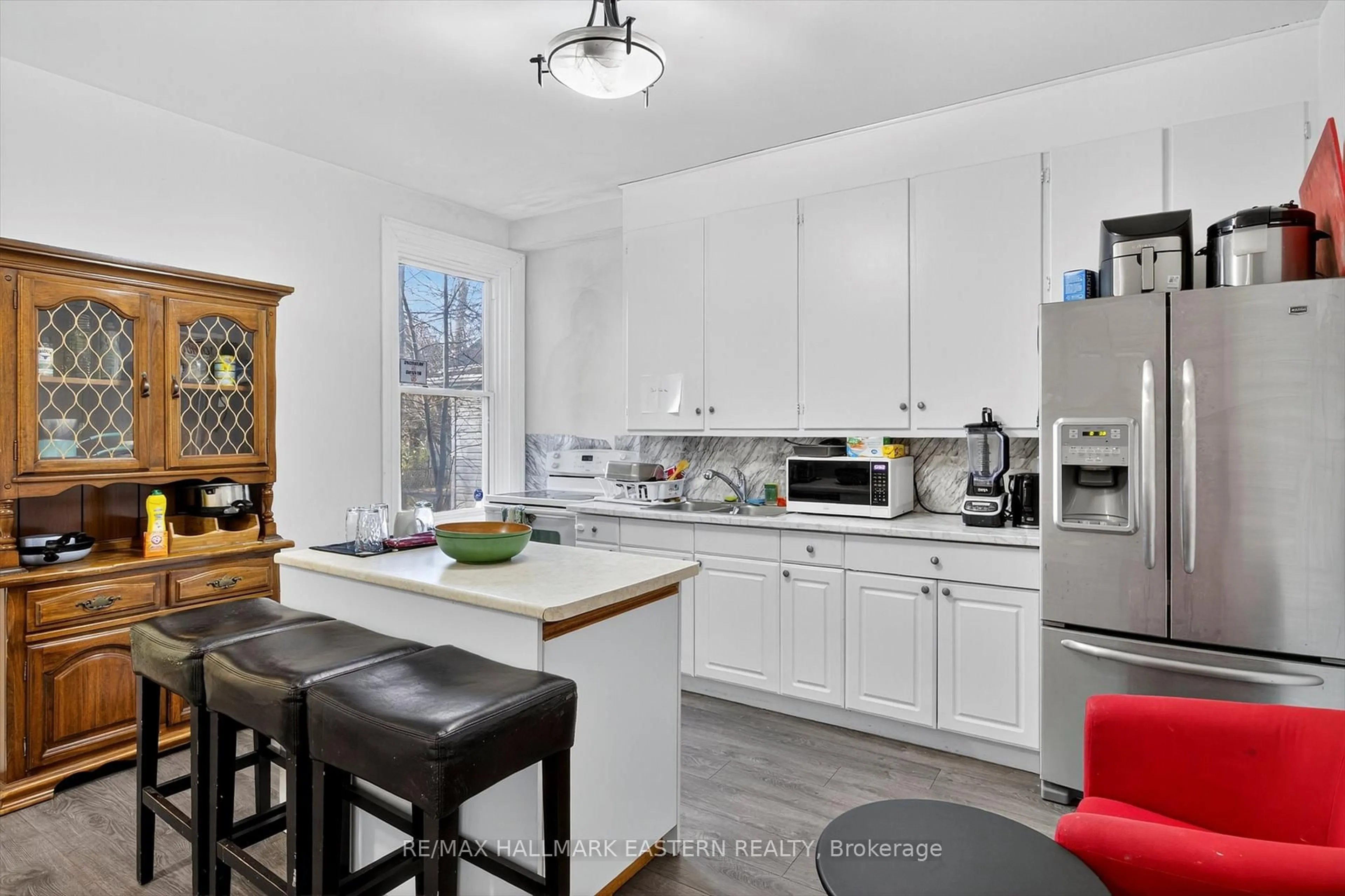 Open concept kitchen, unknown for 271 Thomas St, Peterborough Ontario K9J 5E7