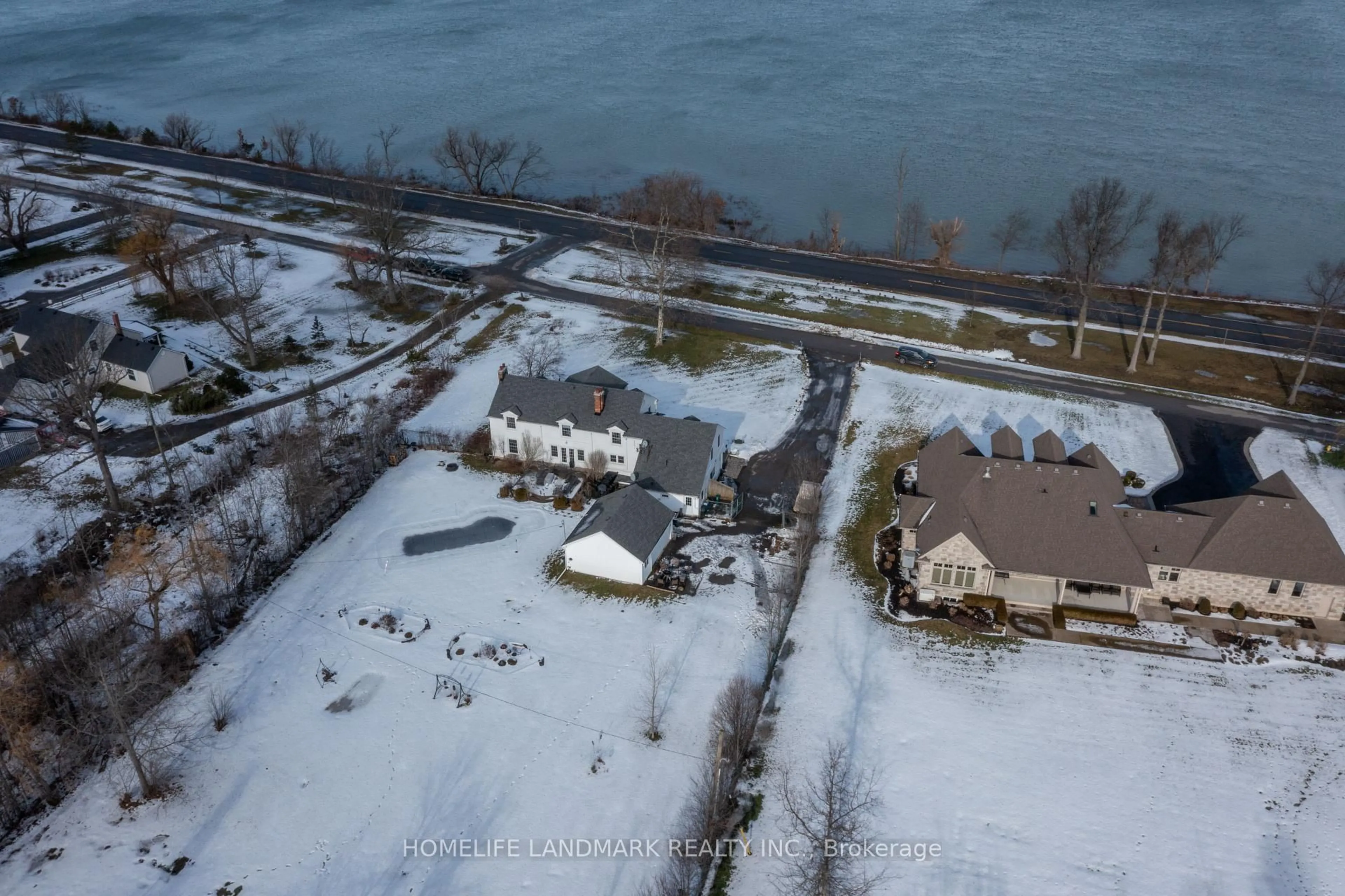 A pic from outside/outdoor area/front of a property/back of a property/a pic from drone, water/lake/river/ocean view for 1927 Niagara Pkwy, Fort Erie Ontario L2A 5M4