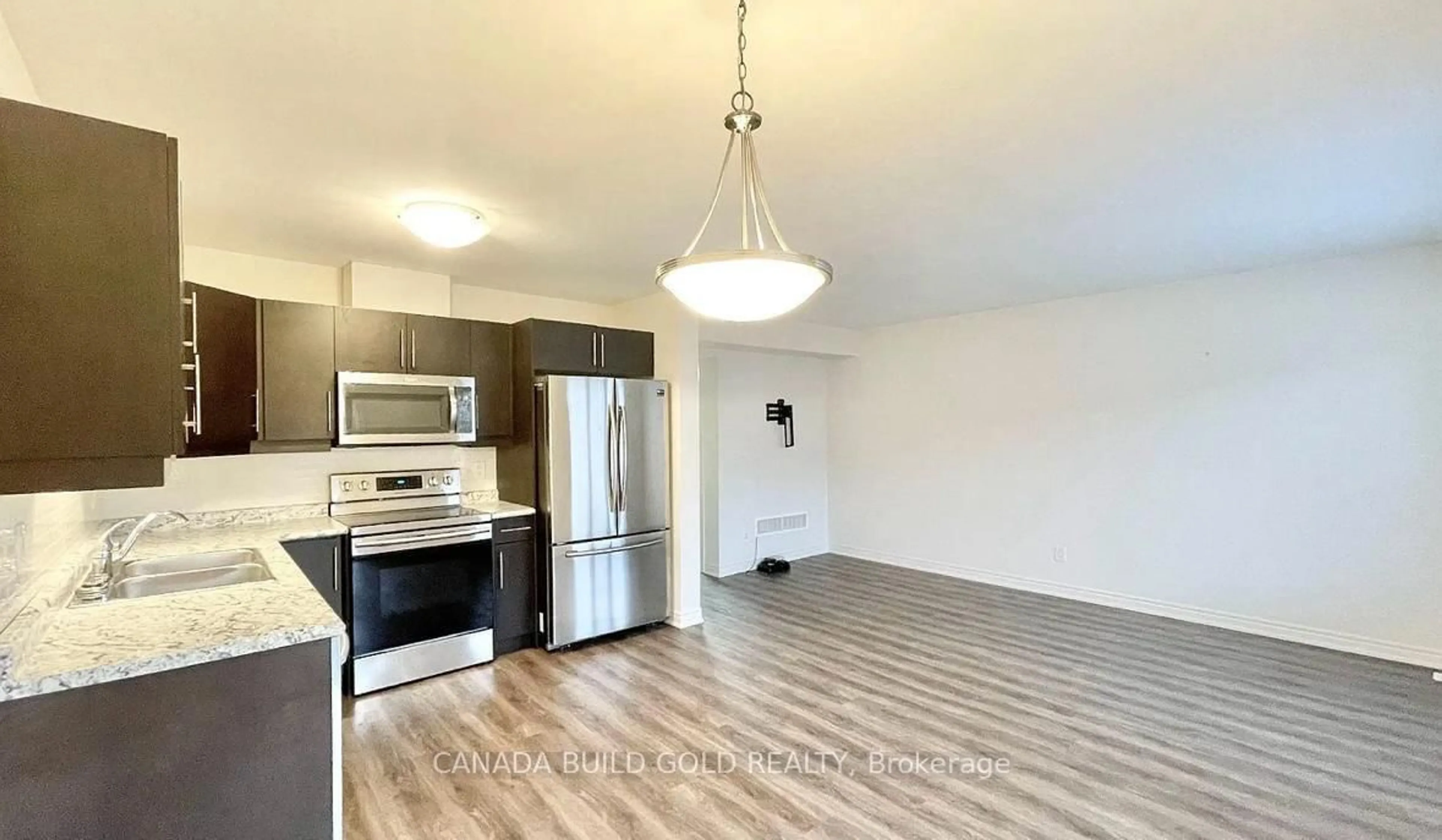 Open concept kitchen, wood/laminate floor for 104 Monarch St, Welland Ontario L3C 0G6