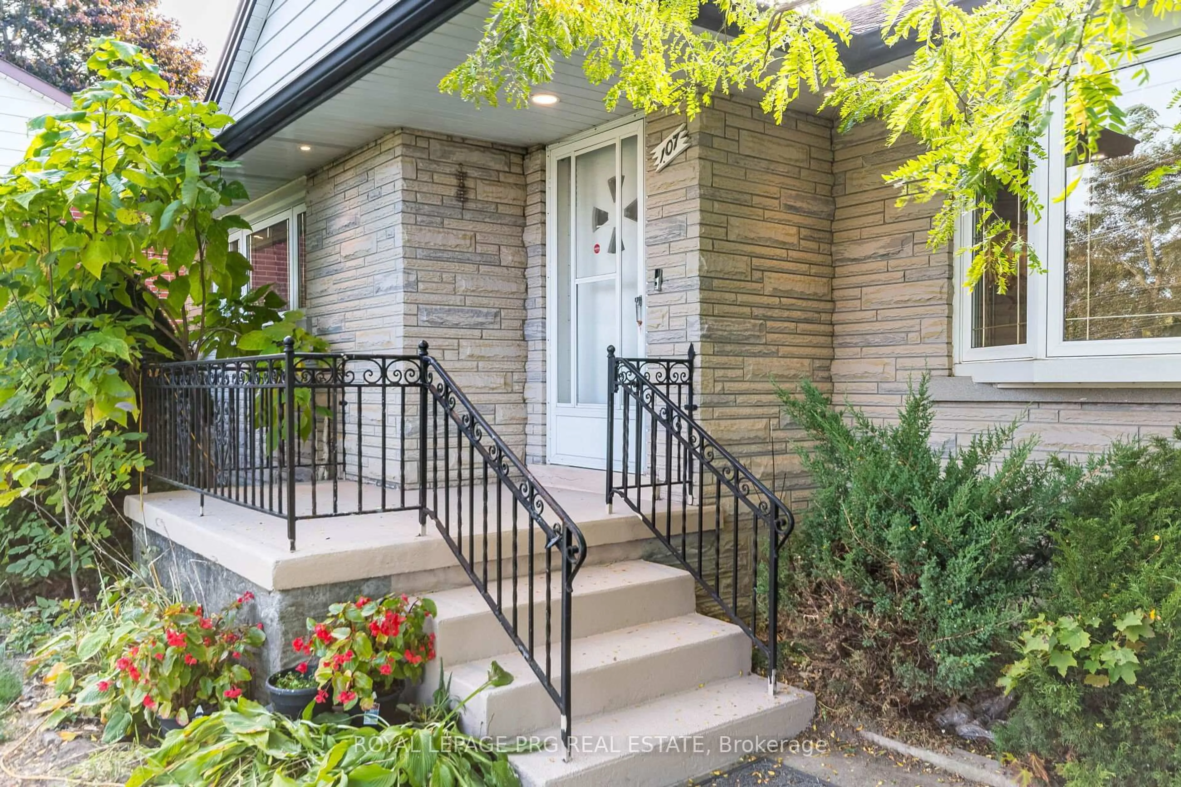 Unknown for 107 Weber St, Waterloo Ontario N2J 2A4