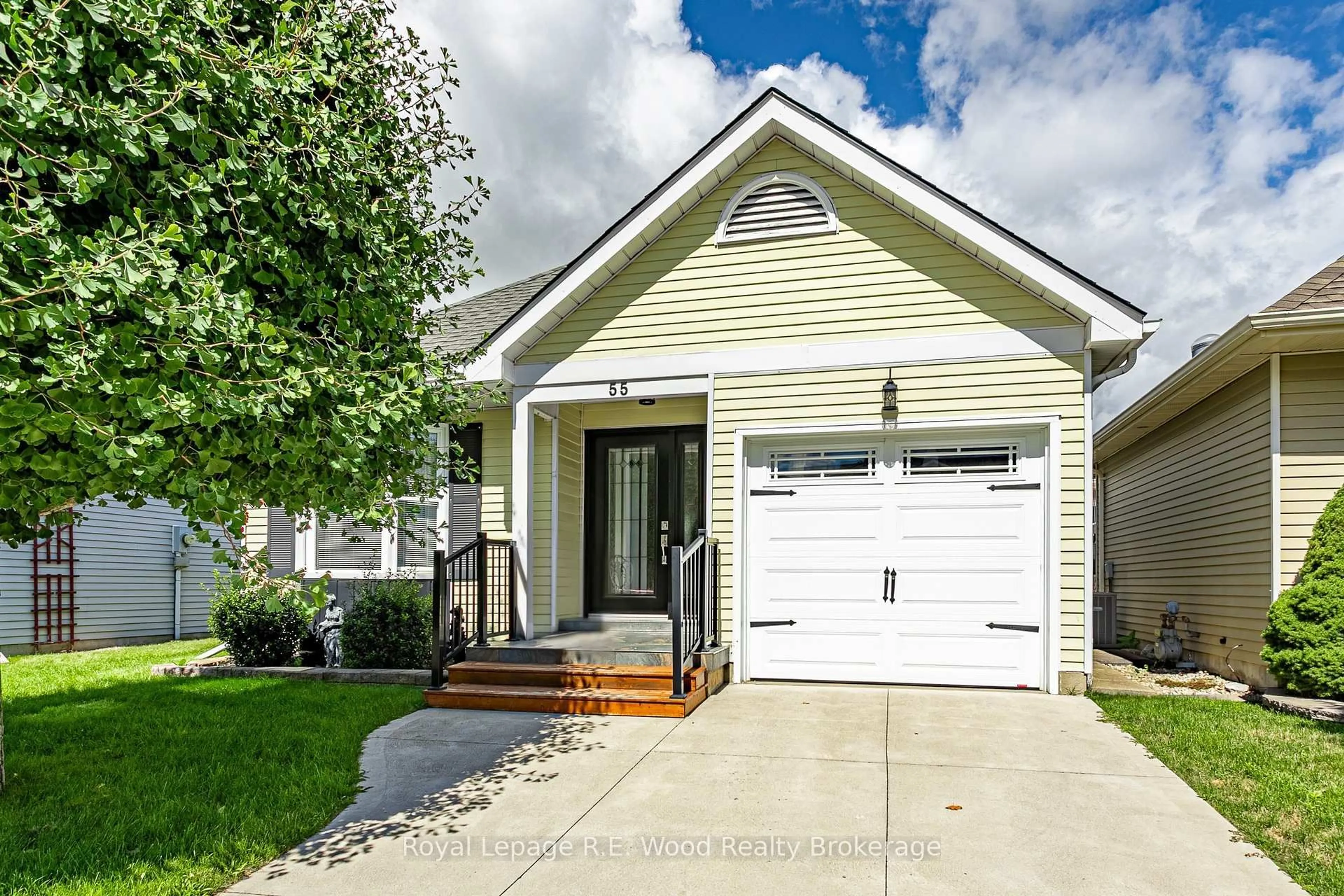 Home with vinyl exterior material, street for 55 Seres Dr, Tillsonburg Ontario N4G 1Z7