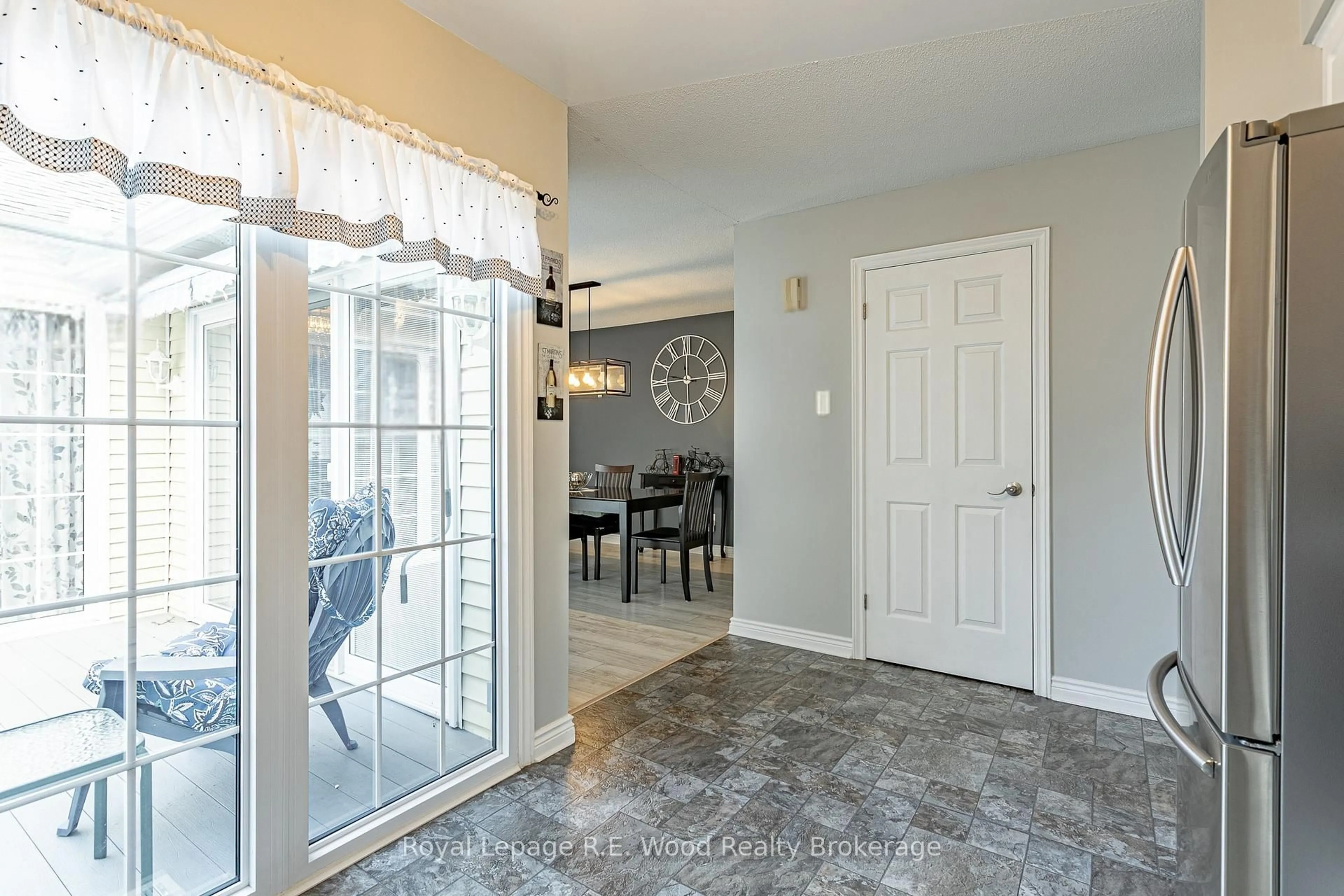 Indoor entryway for 55 Seres Dr, Tillsonburg Ontario N4G 1Z7