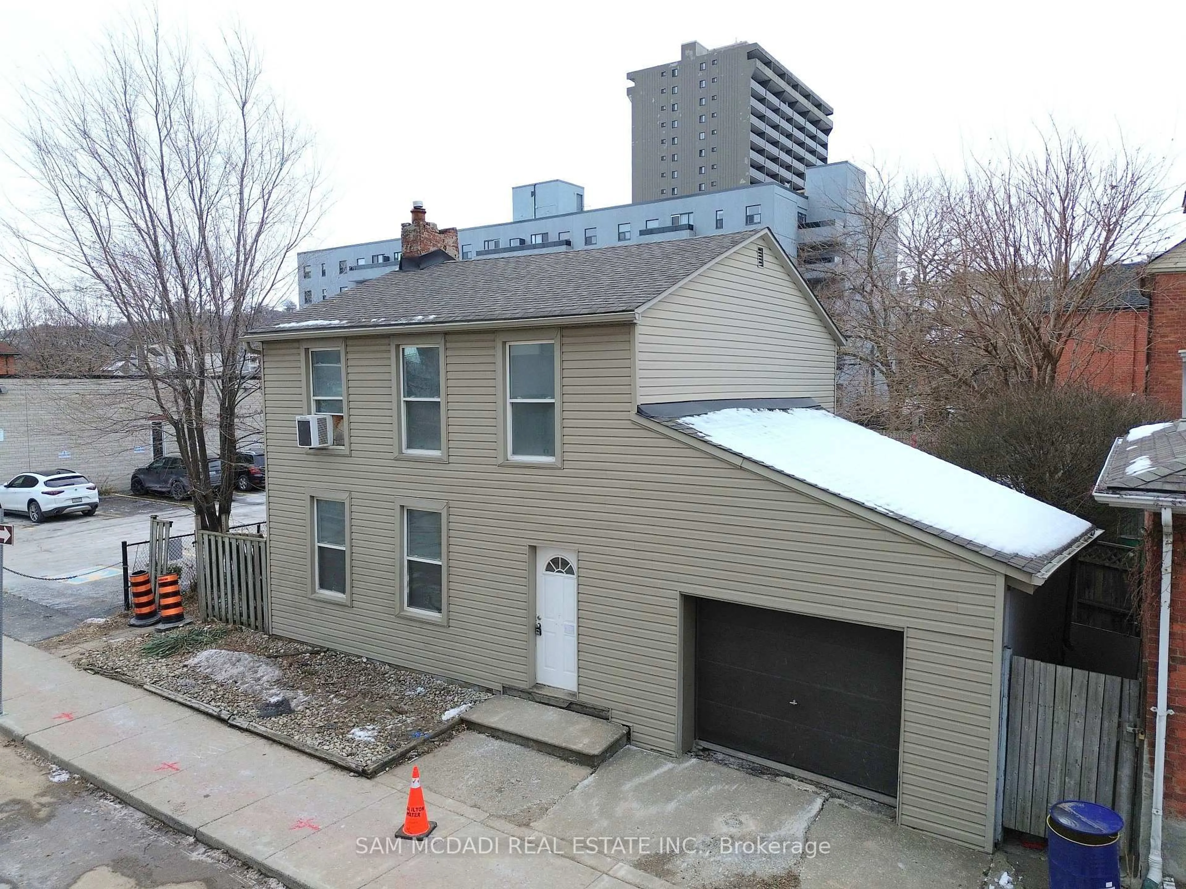A pic from outside/outdoor area/front of a property/back of a property/a pic from drone, building for 166 Jackson St, Hamilton Ontario L8N 1L4