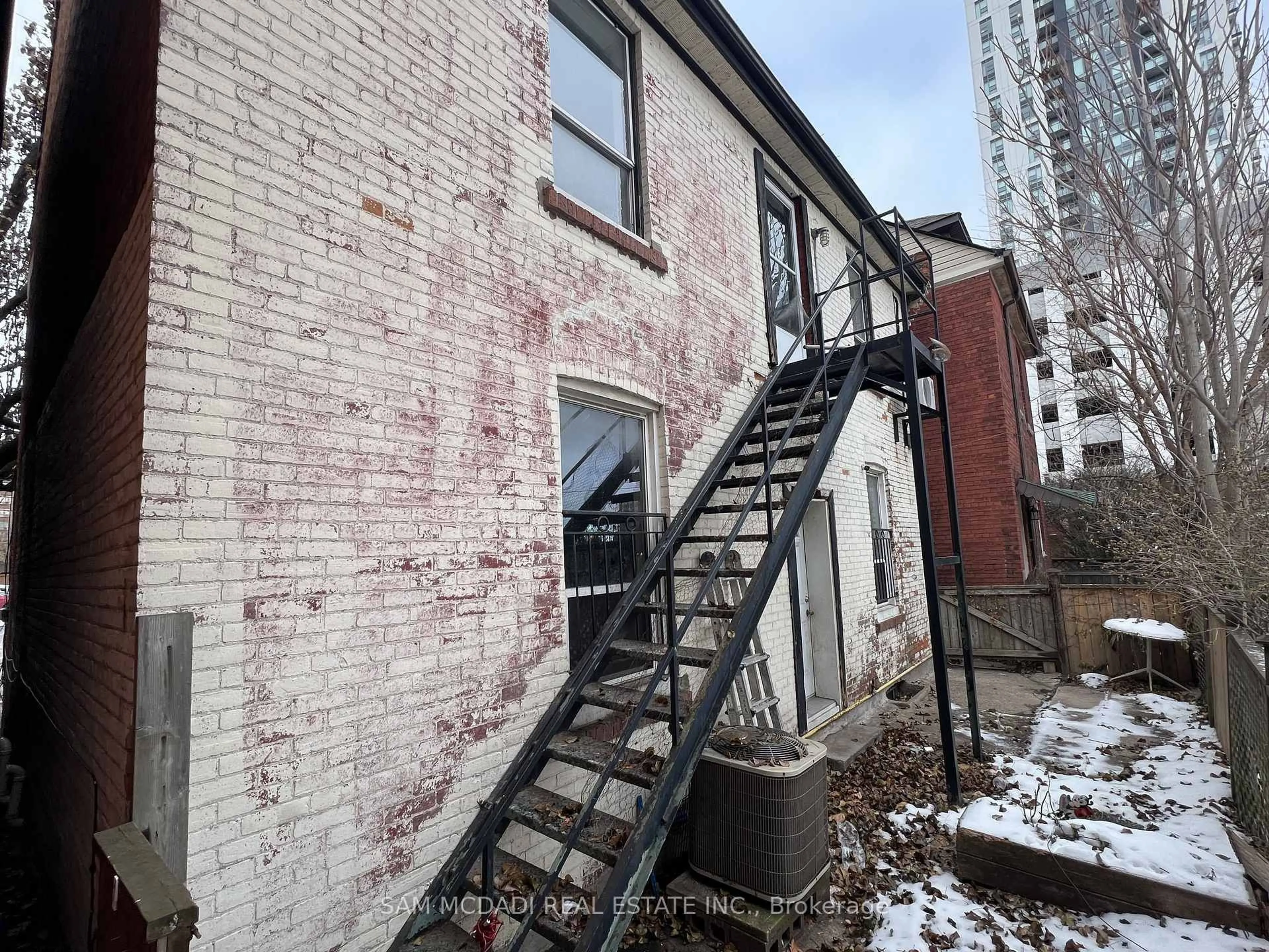 Stairs for 65 Walnut St, Hamilton Ontario L8N 2L2