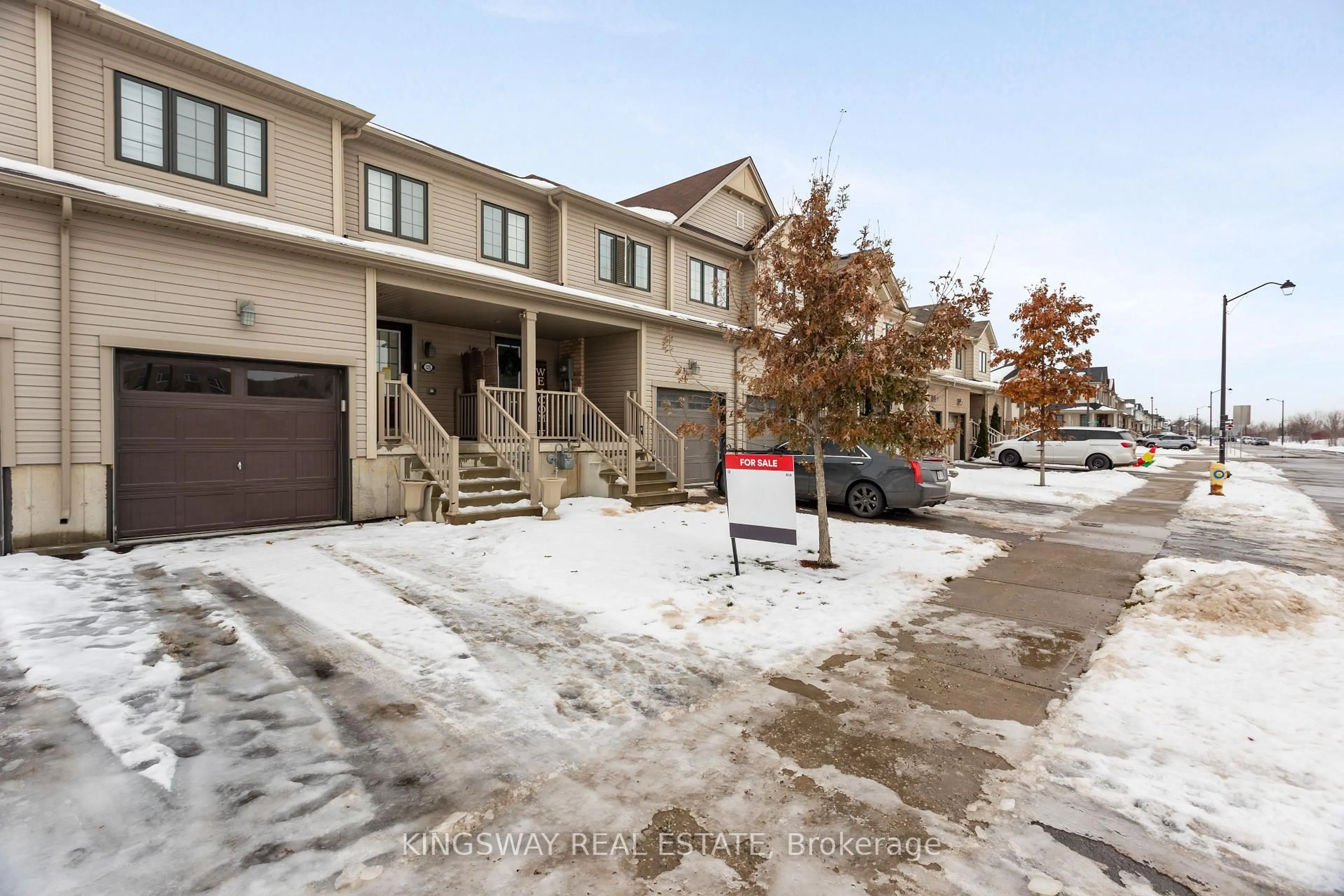 A pic from outside/outdoor area/front of a property/back of a property/a pic from drone, street for 125 Thompson Rd, Haldimand Ontario N3W 0E1