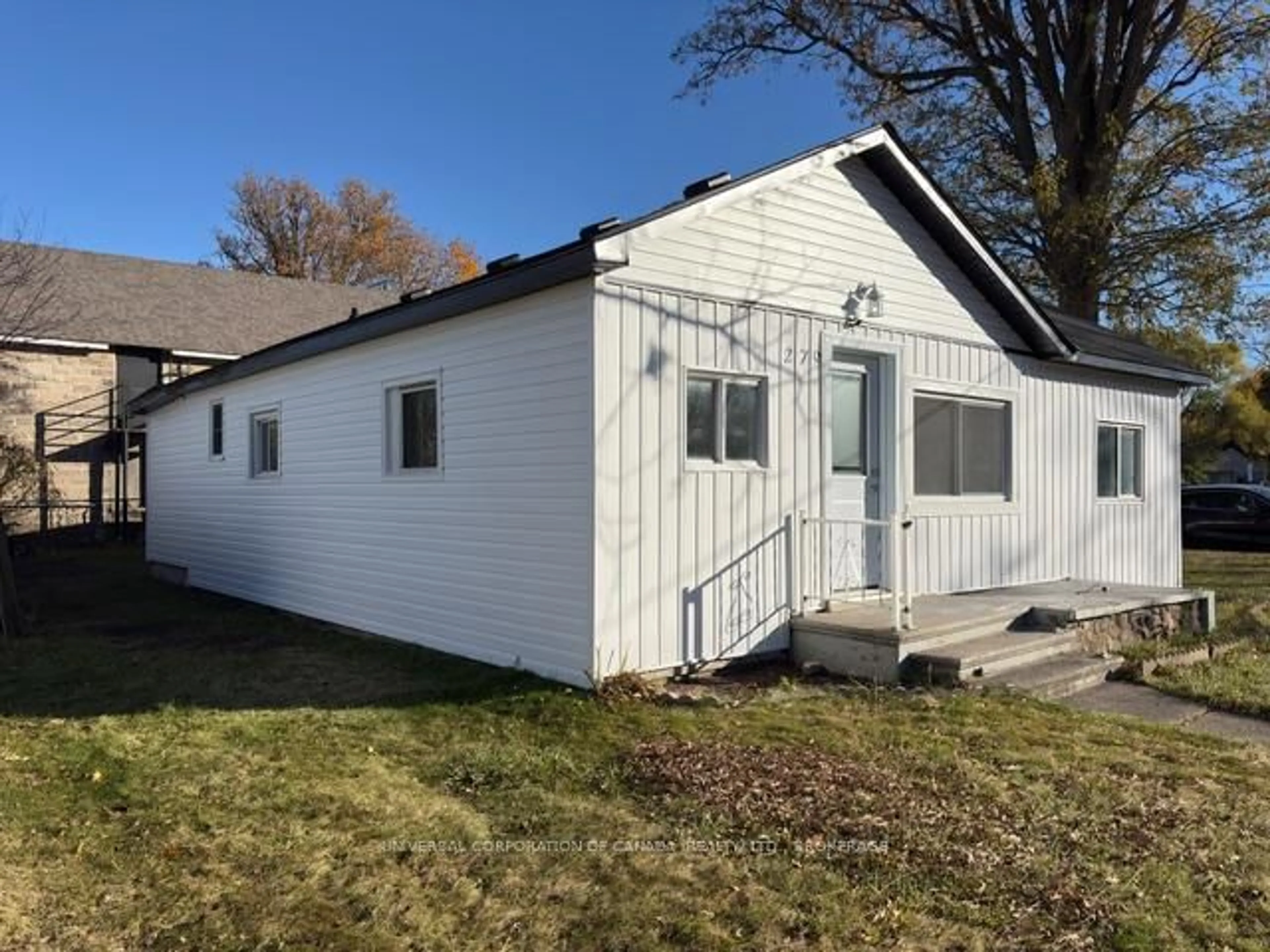 Home with vinyl exterior material, building for 279 Sydenham St, Aylmer Ontario N5H 1M3