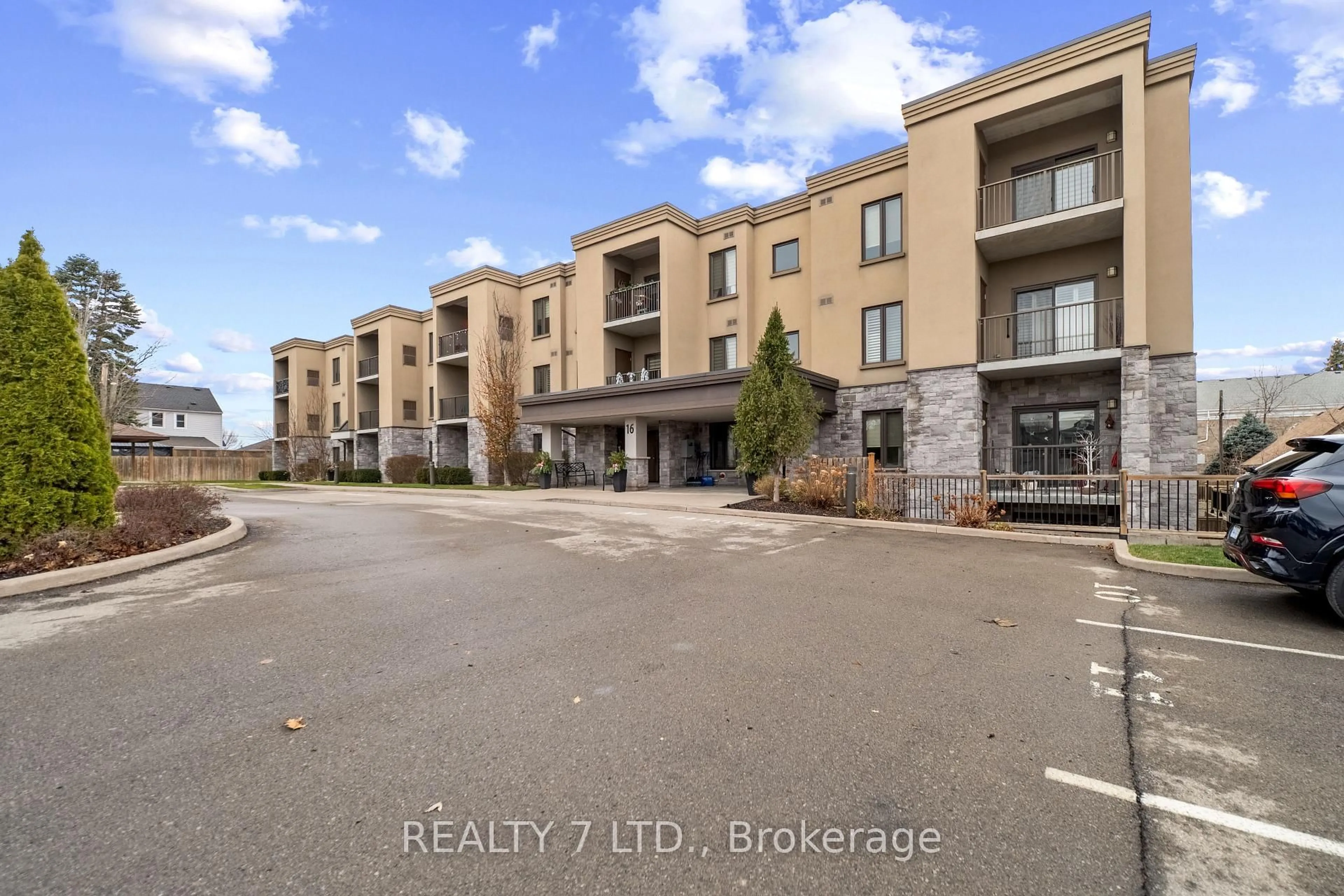 A pic from outside/outdoor area/front of a property/back of a property/a pic from drone, unknown for 16 Sullivan Ave #209, Thorold Ontario L2V 2Y2