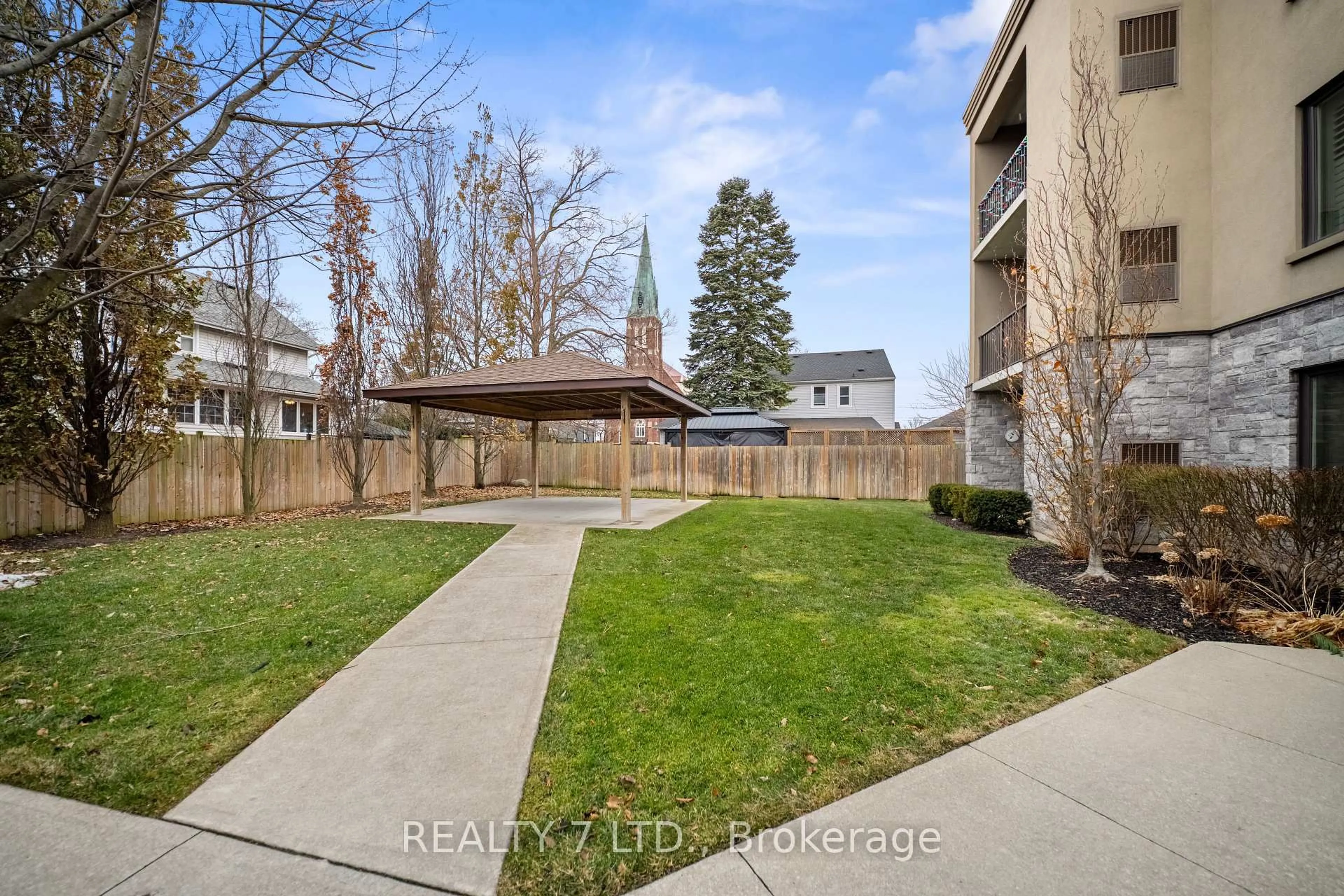 Patio, street for 16 Sullivan Ave #209, Thorold Ontario L2V 2Y2