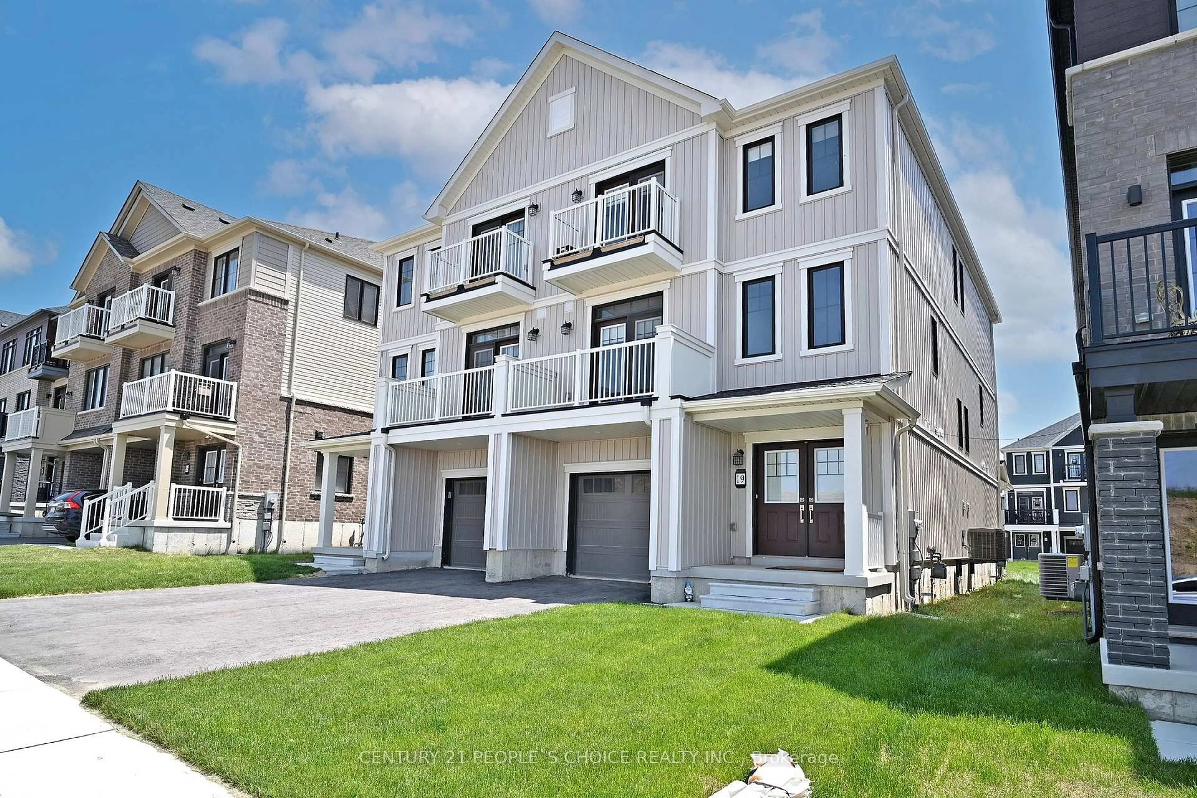 Home with vinyl exterior material, street for 19 Central Market Dr, Haldimand Ontario N3W 0J3