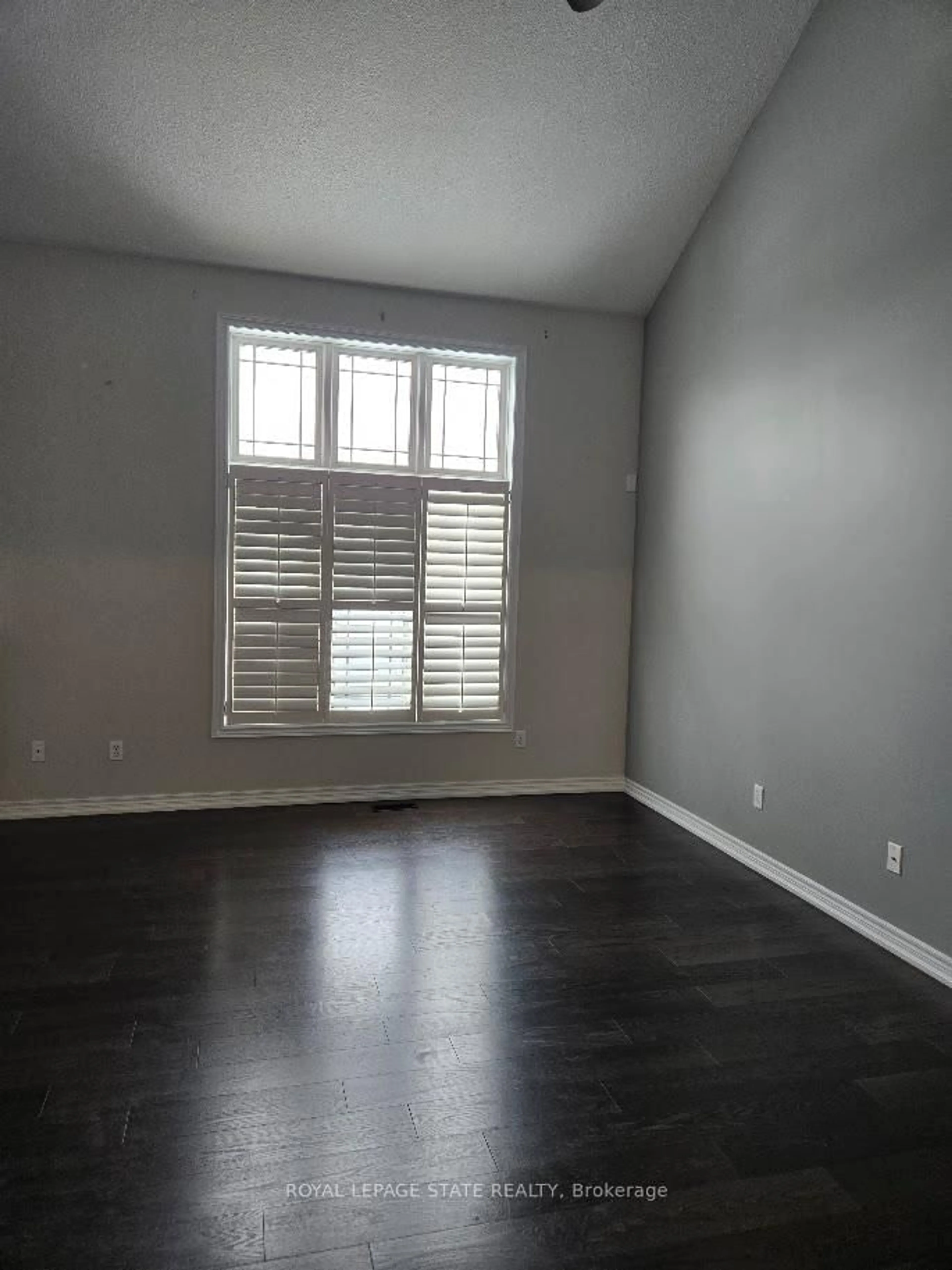 A pic of a room for 71 Cobblestone Dr, Brant Ontario N3L 4G3