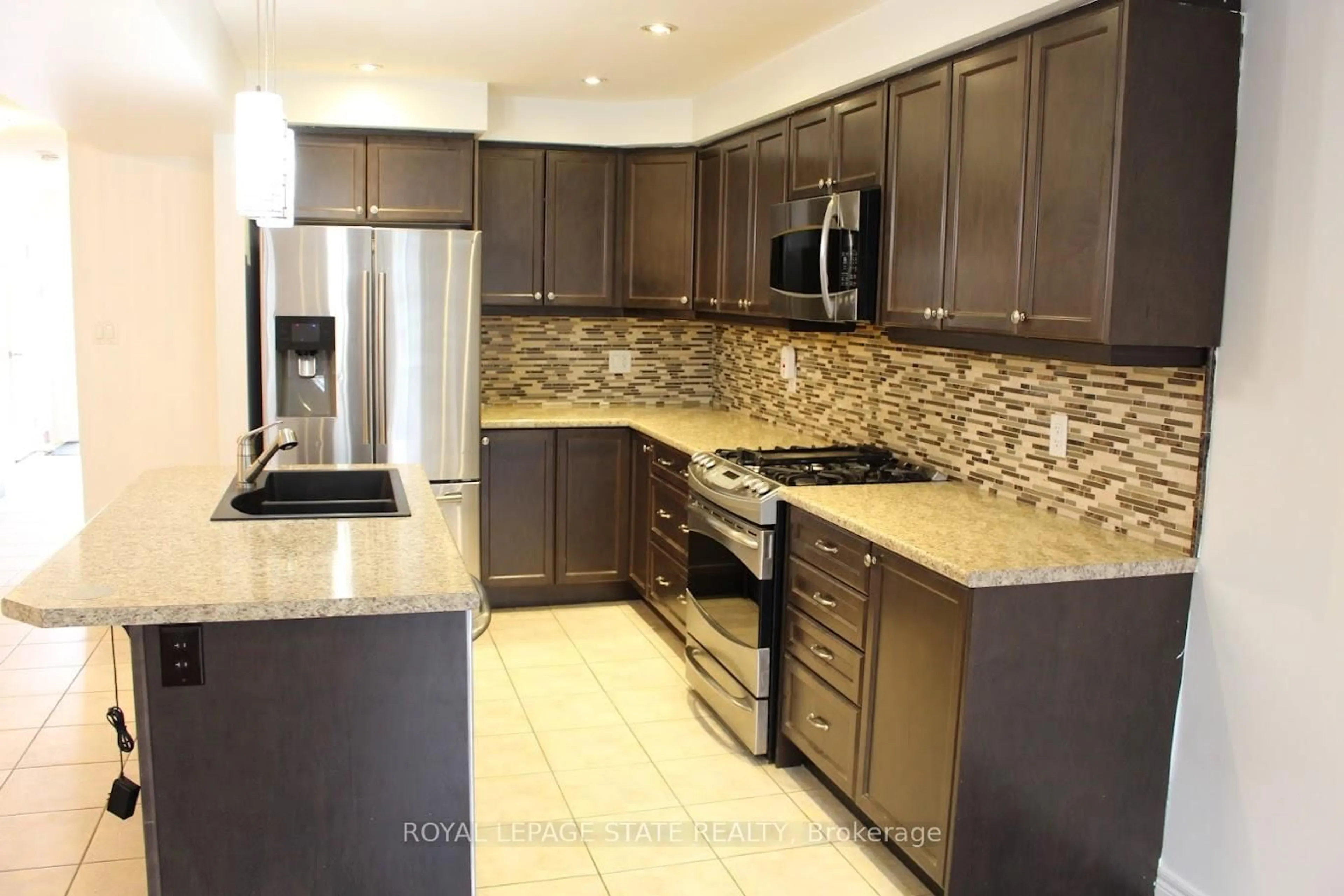 Contemporary kitchen, ceramic/tile floor for 27 Waterbridge St, Hamilton Ontario L8J 0E3