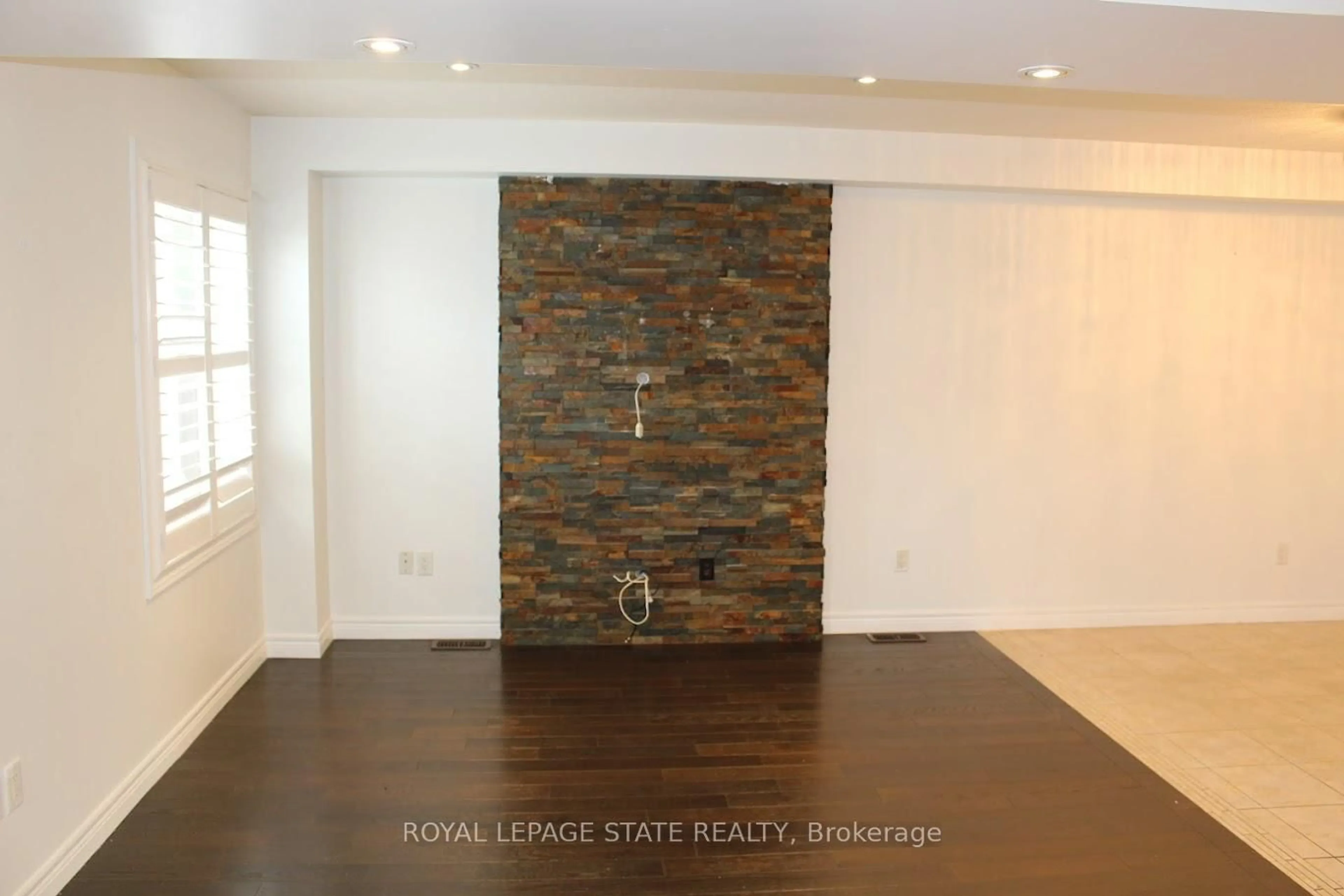 Indoor entryway for 27 Waterbridge St, Hamilton Ontario L8J 0E3