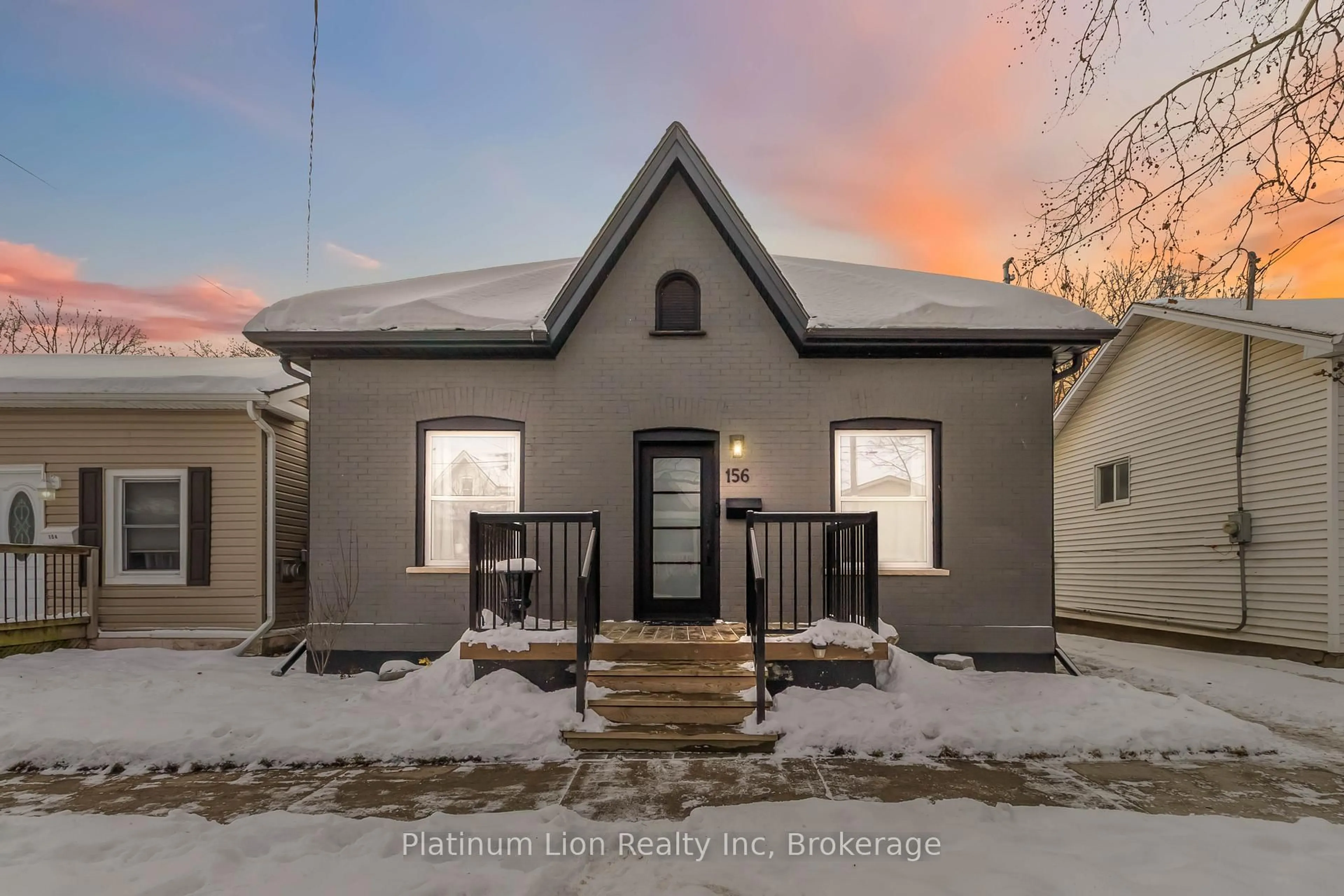 Unknown for 156 Albion St, Brantford Ontario N3T 3M9