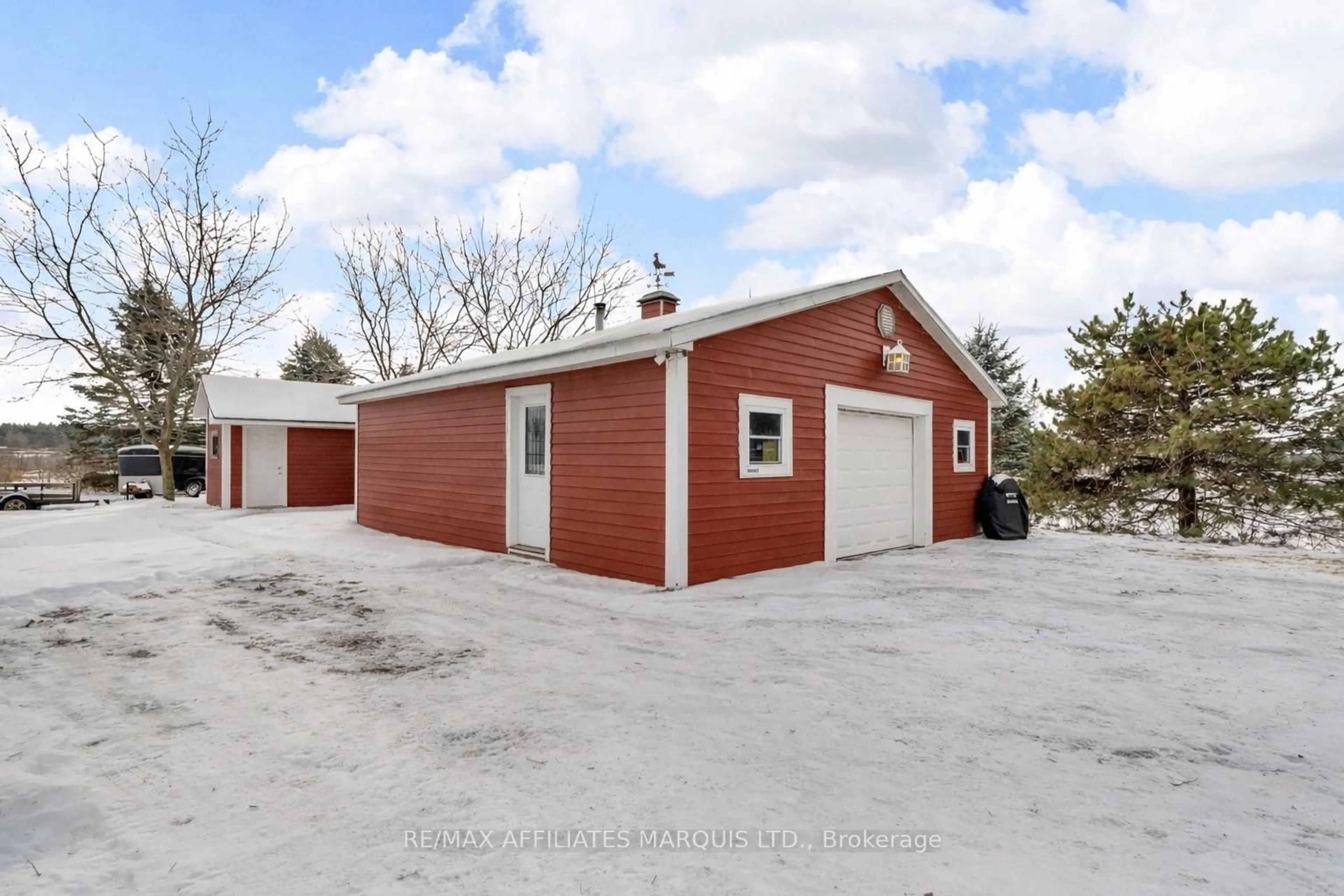 Indoor garage for 1590 Cornwall Rd, Cornwall Ontario K6H 5R7