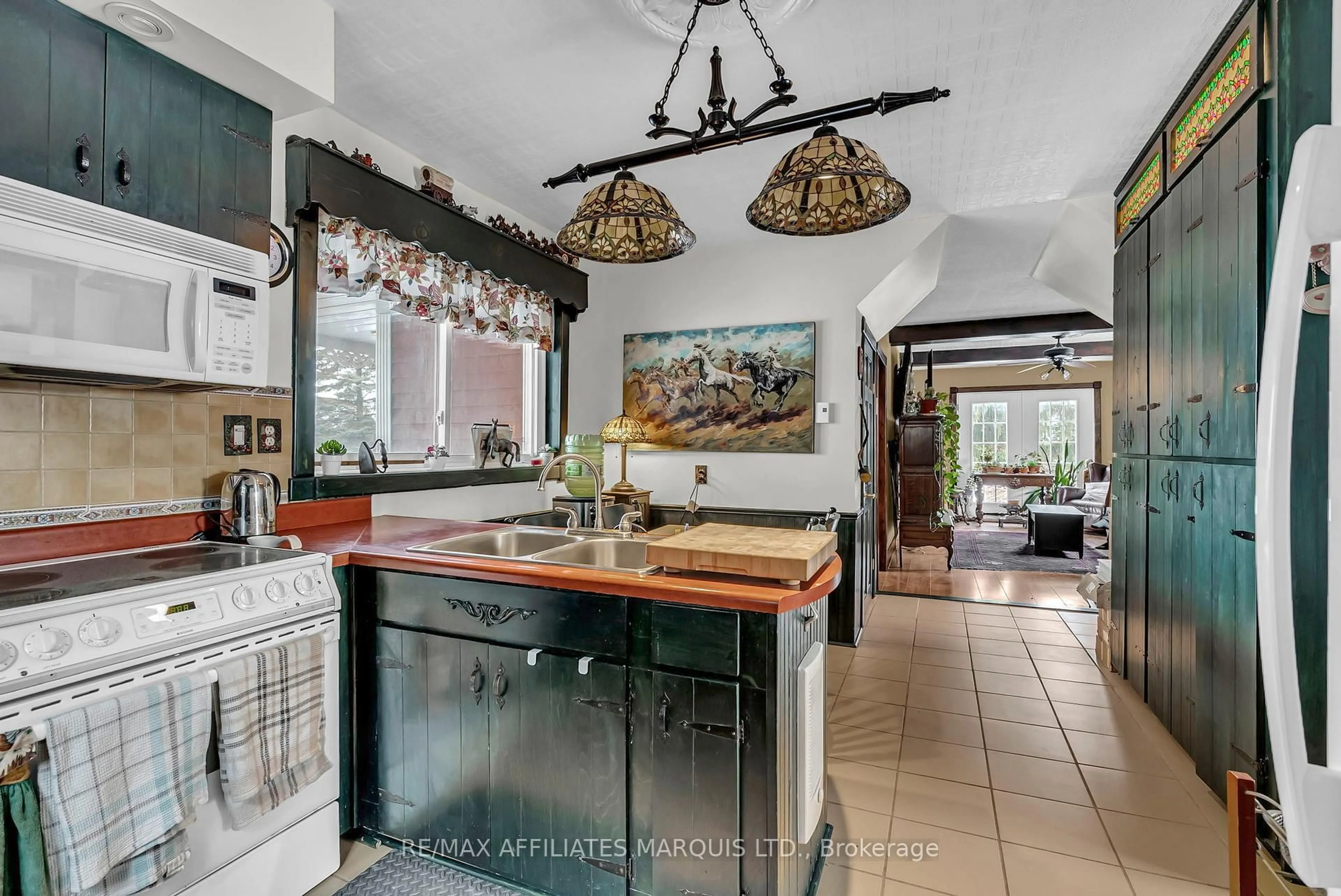 Open concept kitchen, ceramic/tile floor for 1590 Cornwall Rd, Cornwall Ontario K6H 5R7