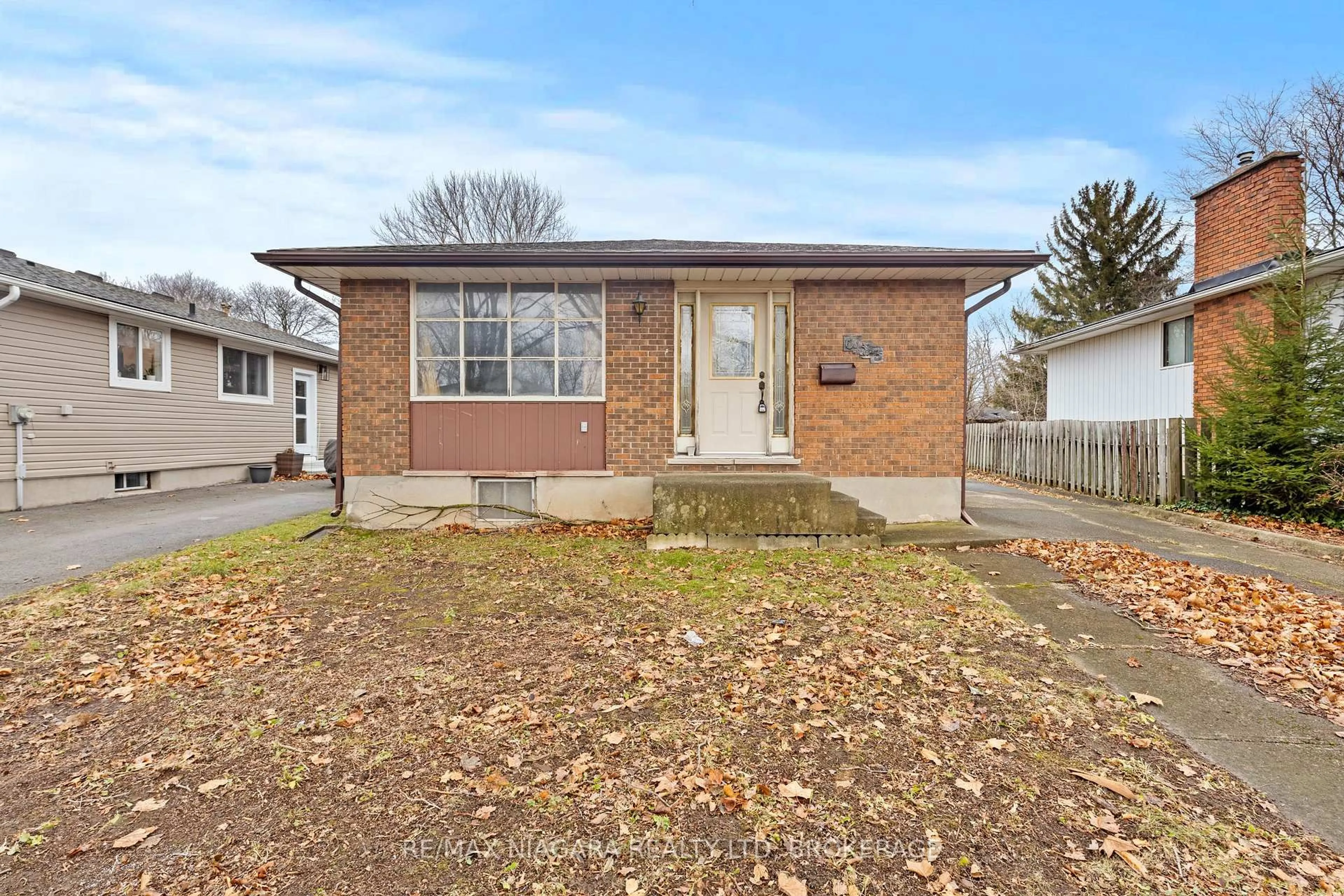 Home with brick exterior material, street for 6183 Johnson Dr, Niagara Falls Ontario L2J 3J6