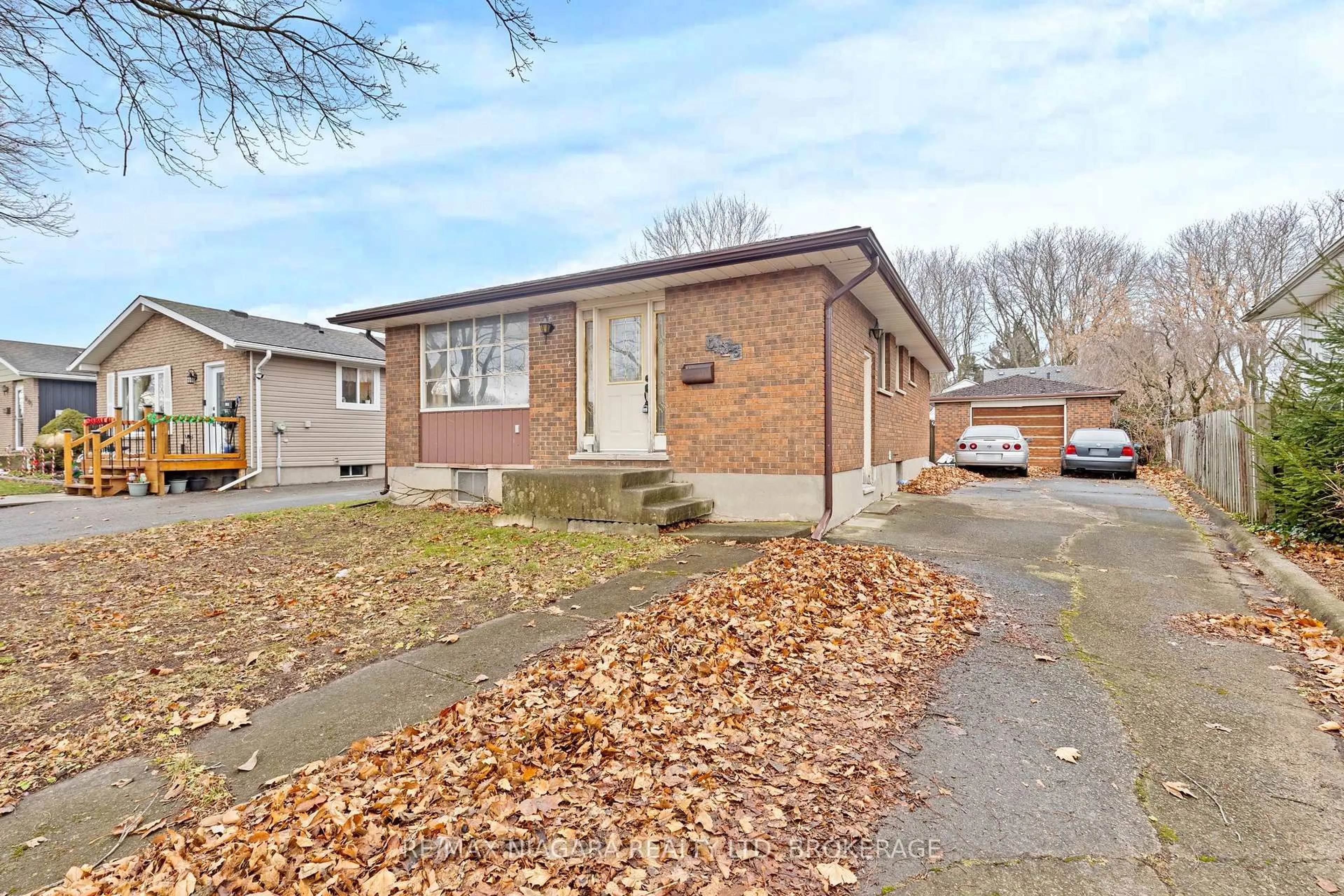 Home with brick exterior material, street for 6183 Johnson Dr, Niagara Falls Ontario L2J 3J6