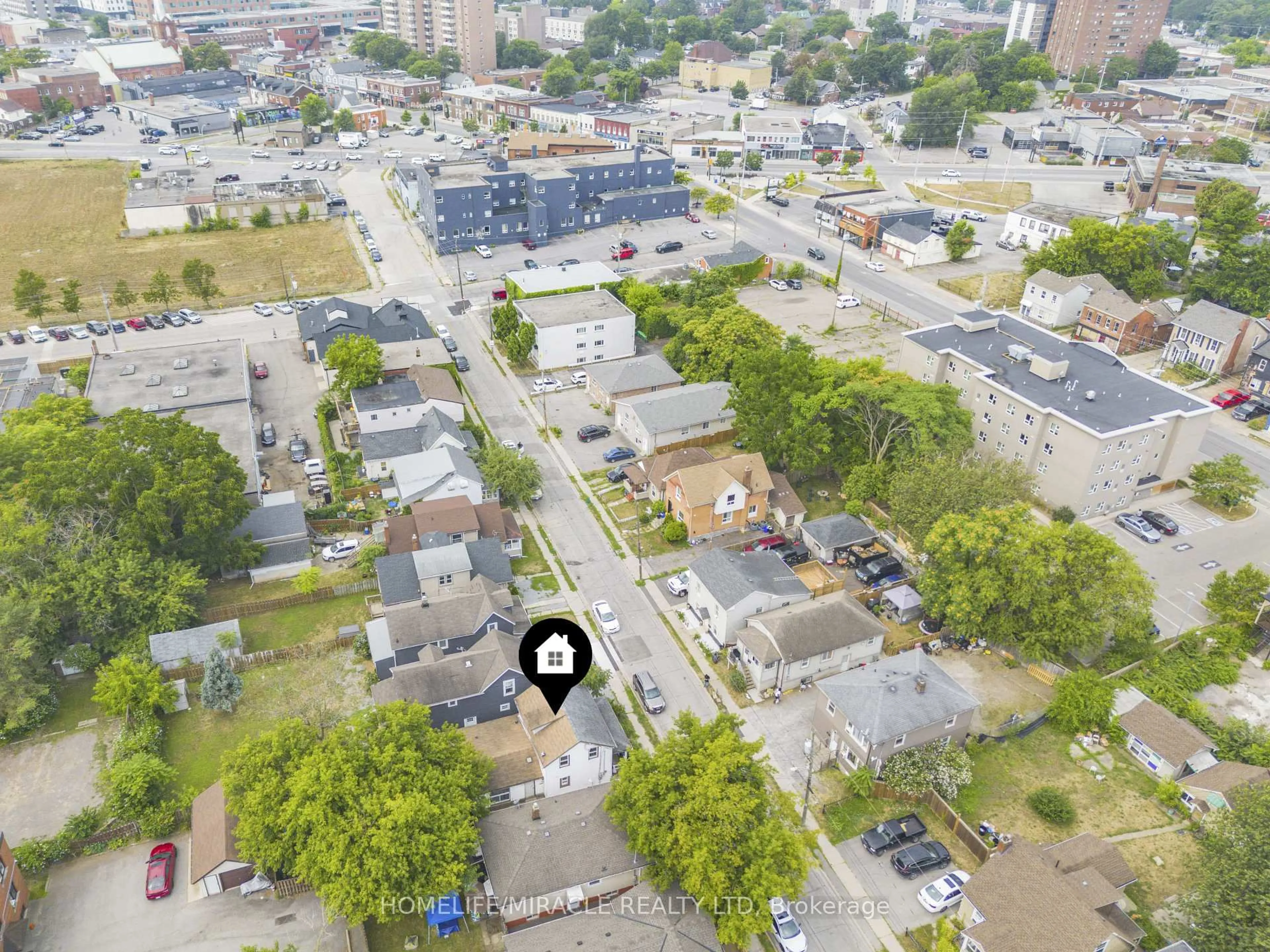 A pic from outside/outdoor area/front of a property/back of a property/a pic from drone, city buildings view from balcony for 32 Division St, St. Catharines Ontario L2R 3G2