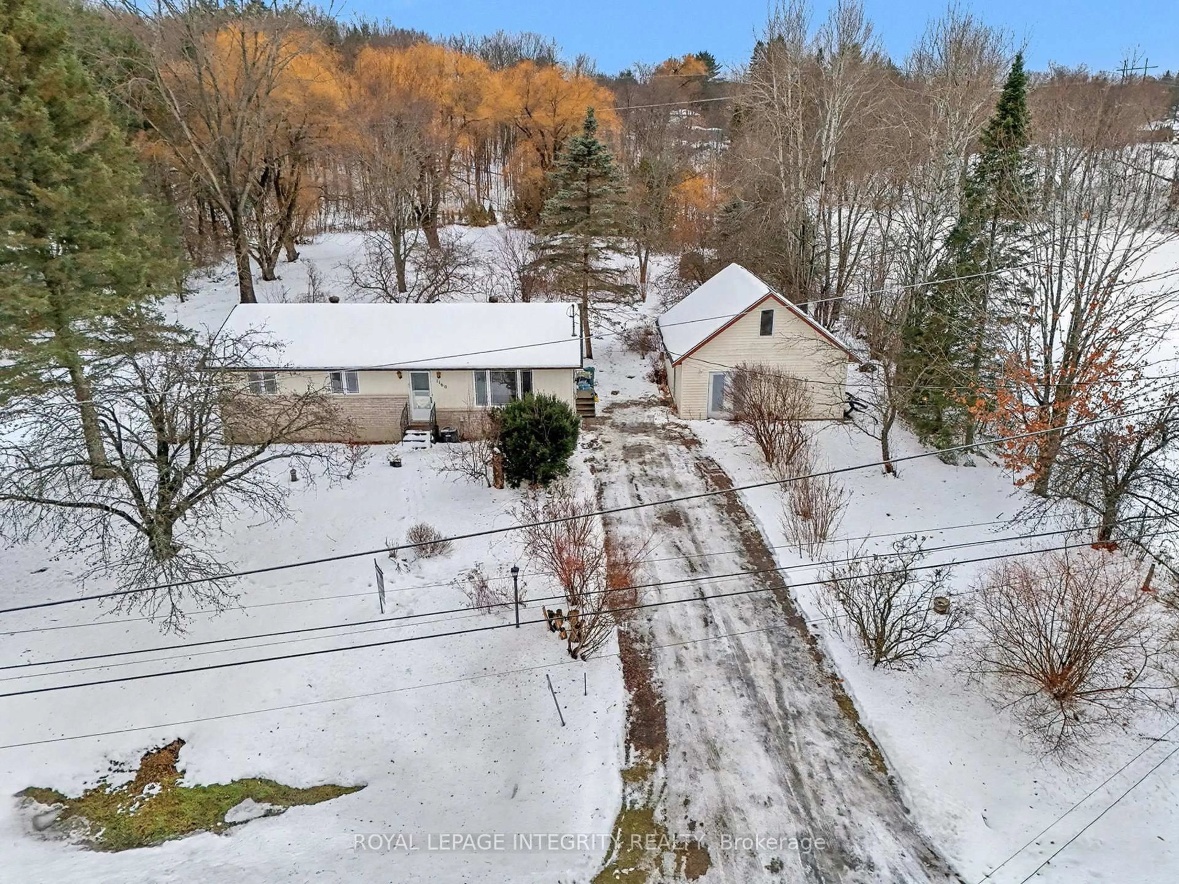 A pic from outside/outdoor area/front of a property/back of a property/a pic from drone, street for 1160 Barnett Dr, Ottawa Ontario K4C 1C7