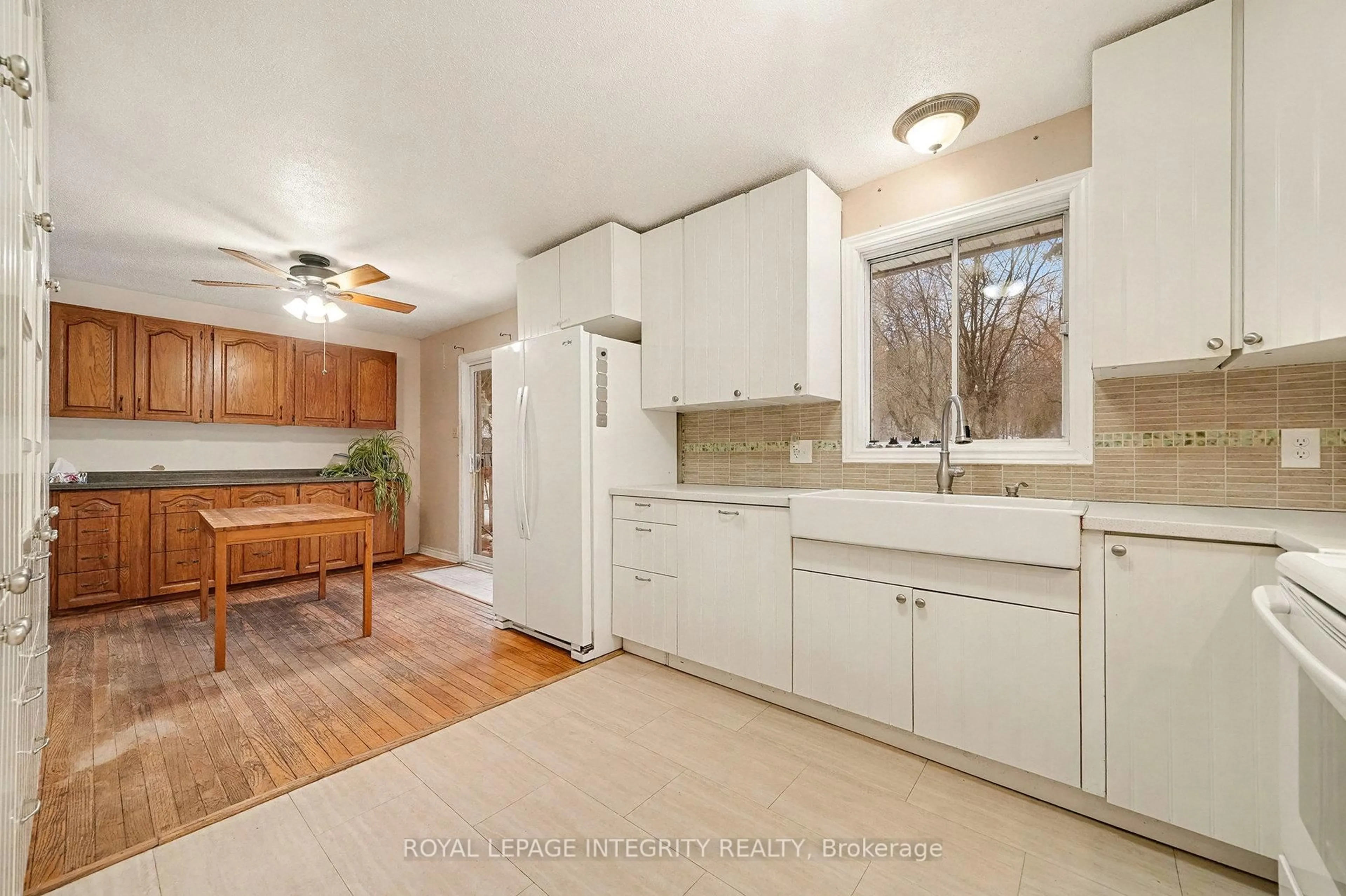 Unknown for 1160 Barnett Dr, Ottawa Ontario K4C 1C7