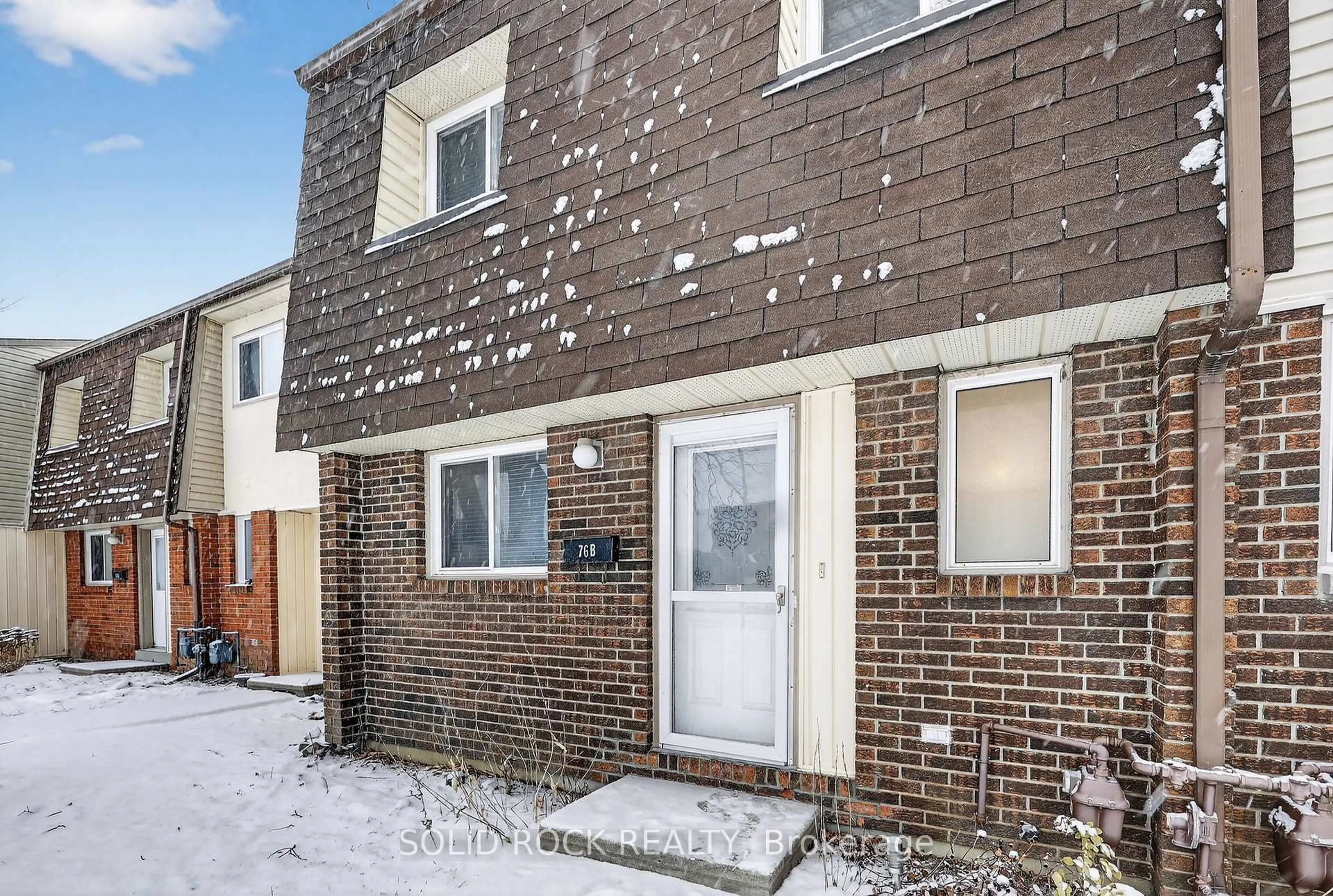 Home with brick exterior material, street for 76 SEYTON Dr #B, Ottawa Ontario K2H 8W4