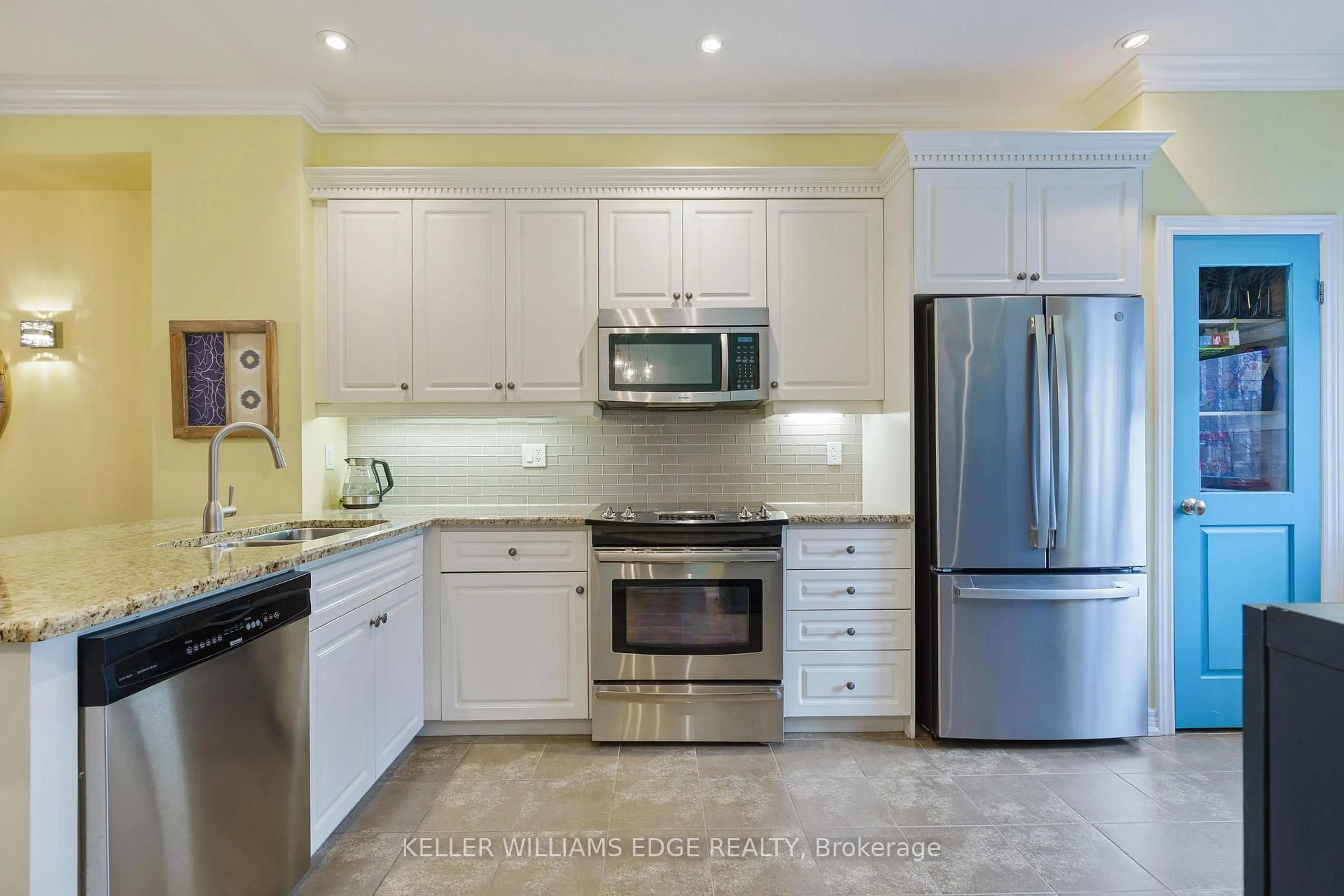 Open concept kitchen, ceramic/tile floor for 337 Beach Blvd #46, Hamilton Ontario L8H 6W4