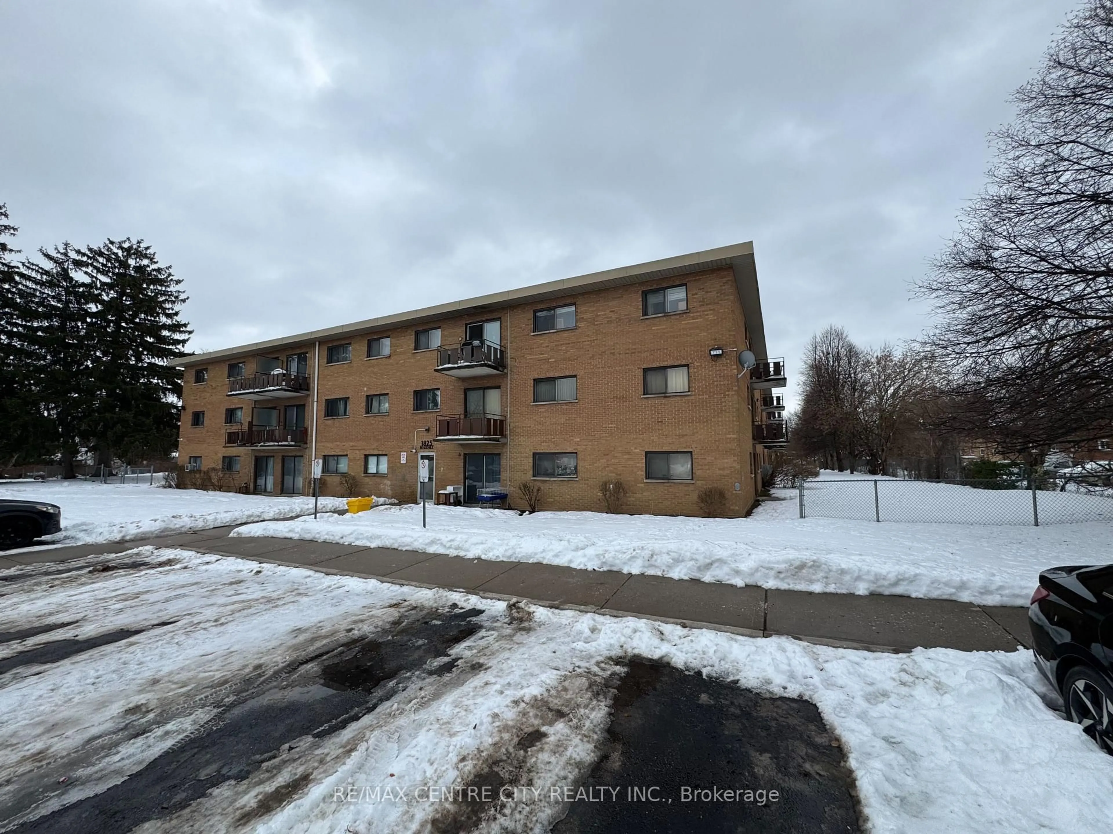 Unknown for 1825 Whitney St #114, London East Ontario N5W 2W3