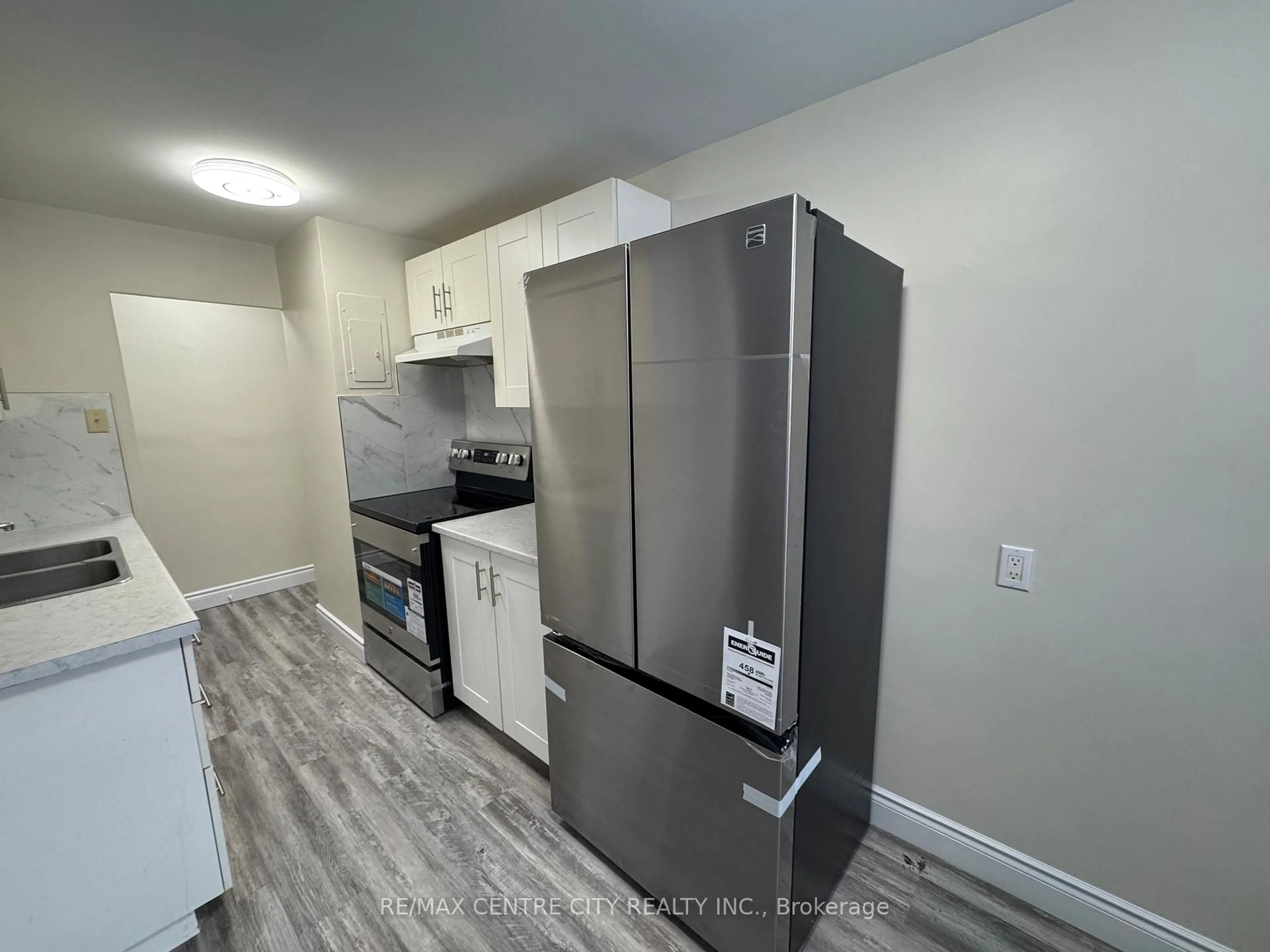 Standard kitchen, unknown for 1825 Whitney St #114, London East Ontario N5W 2W3