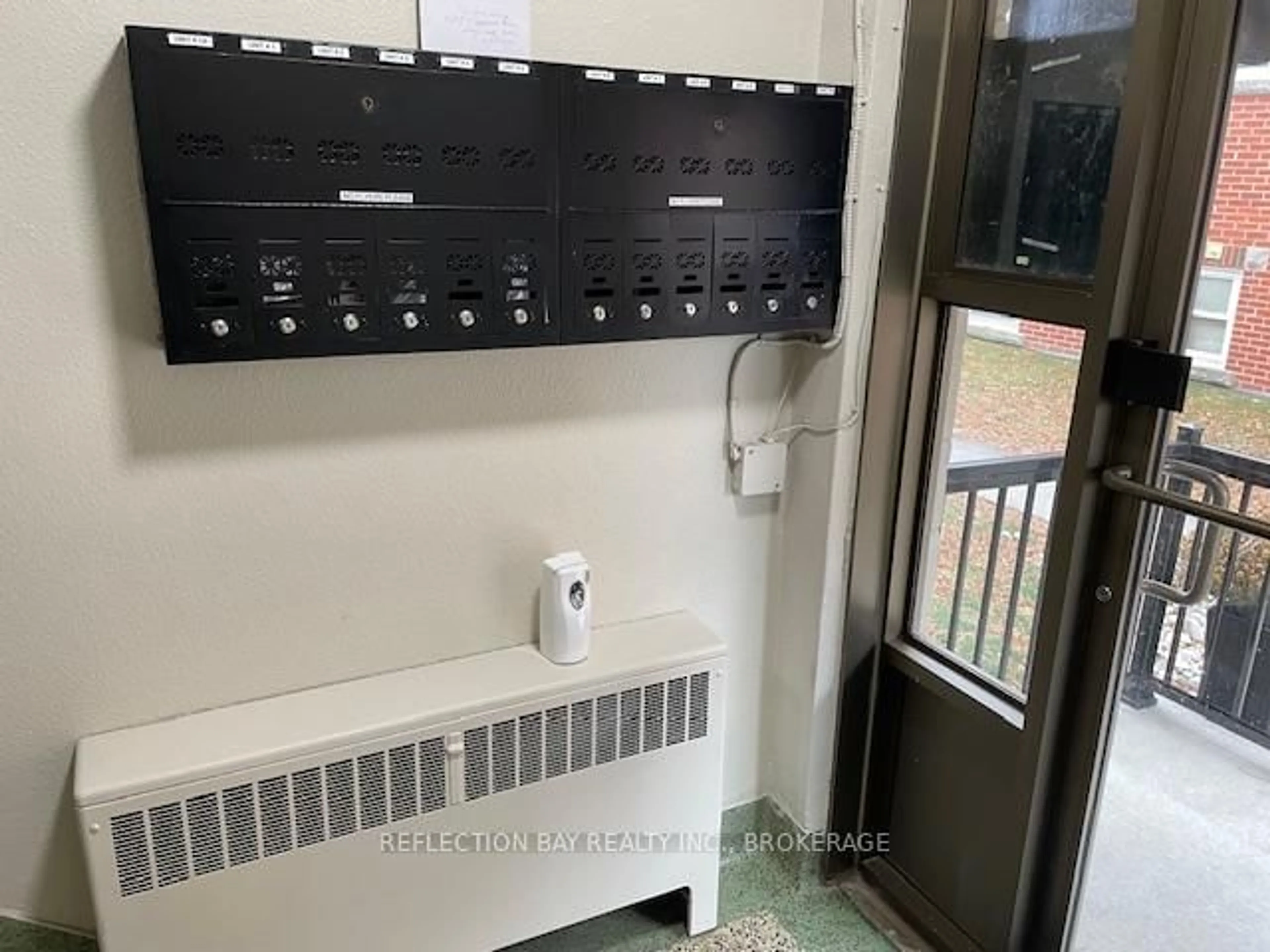 Unknown for 5 Applewood Ave #3, Hamilton Ontario L8G 3S4