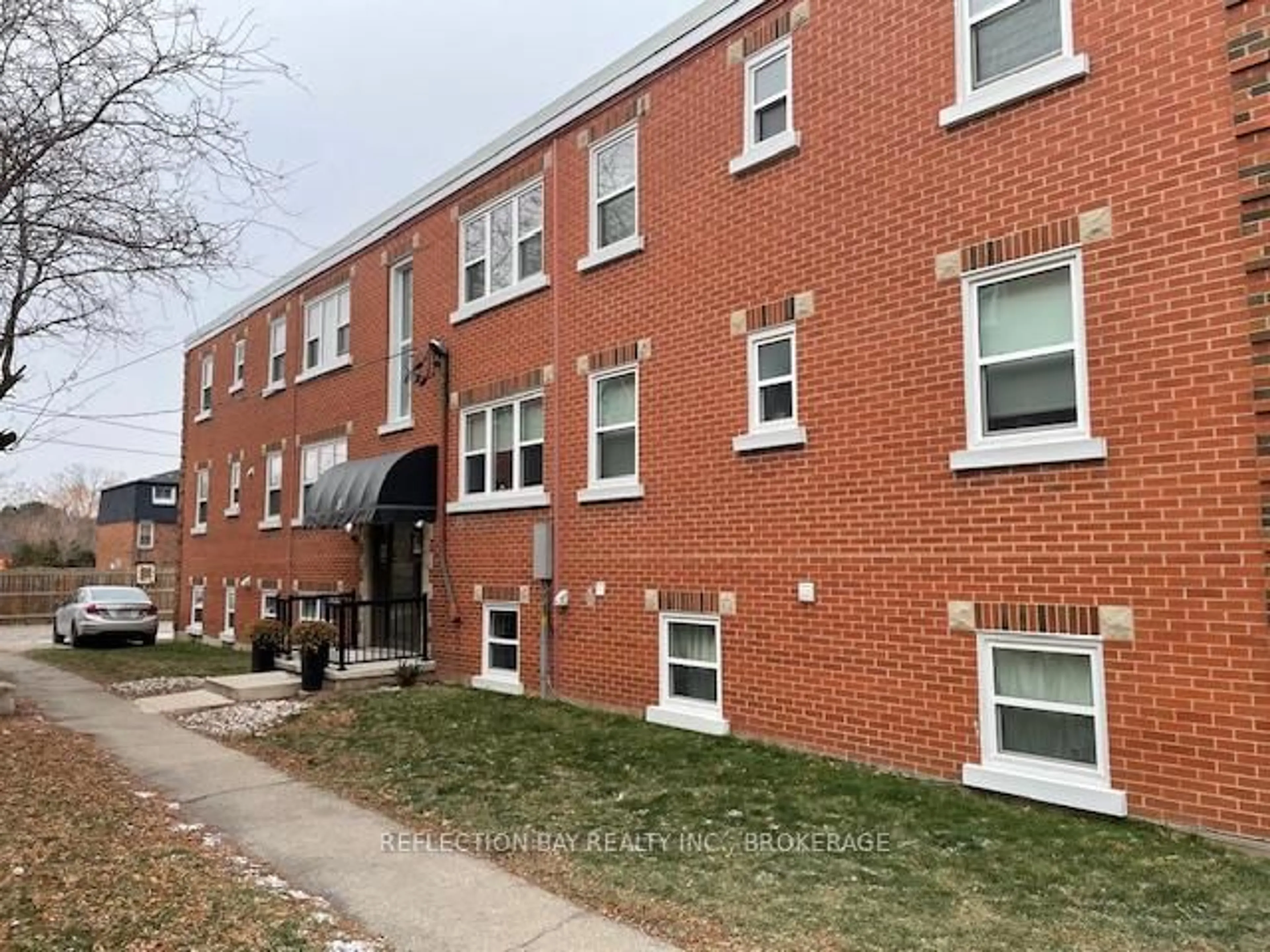 Unknown for 5 Applewood Ave #3, Hamilton Ontario L8G 3S4