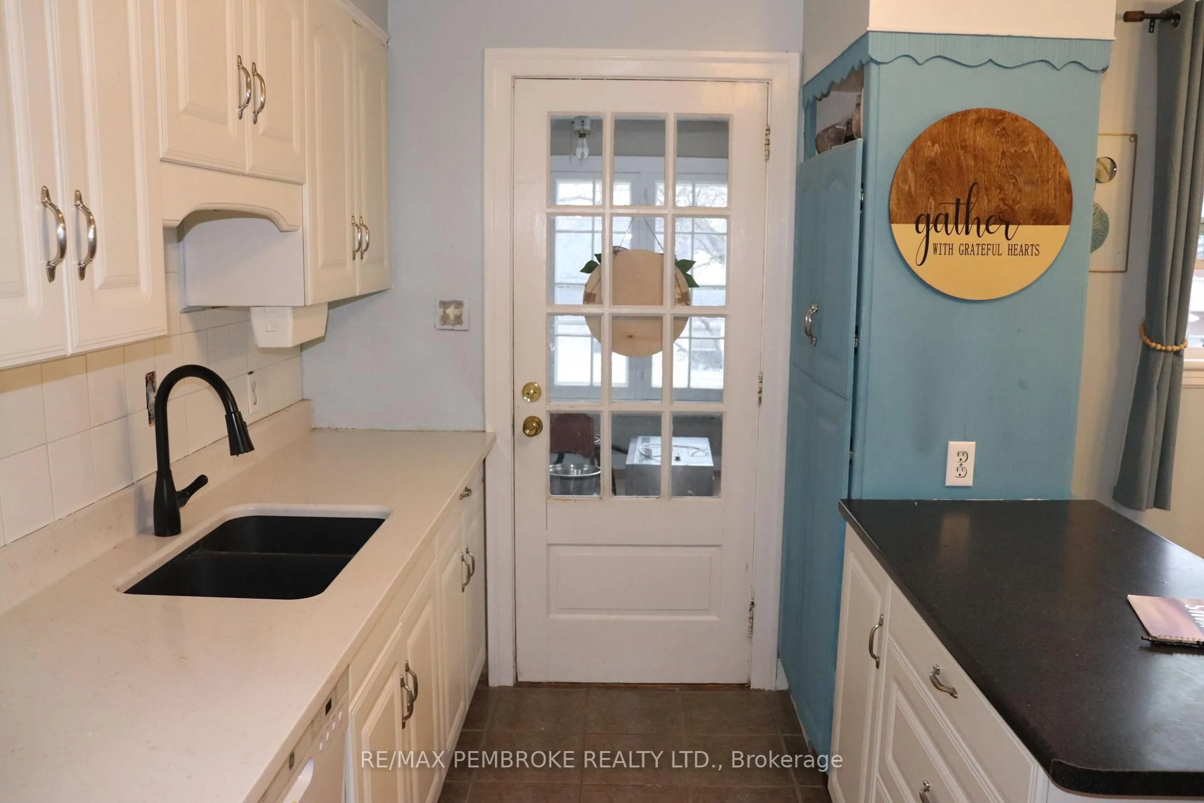 Unknown for 240 Dunlop St, Pembroke Ontario K8A 2P9