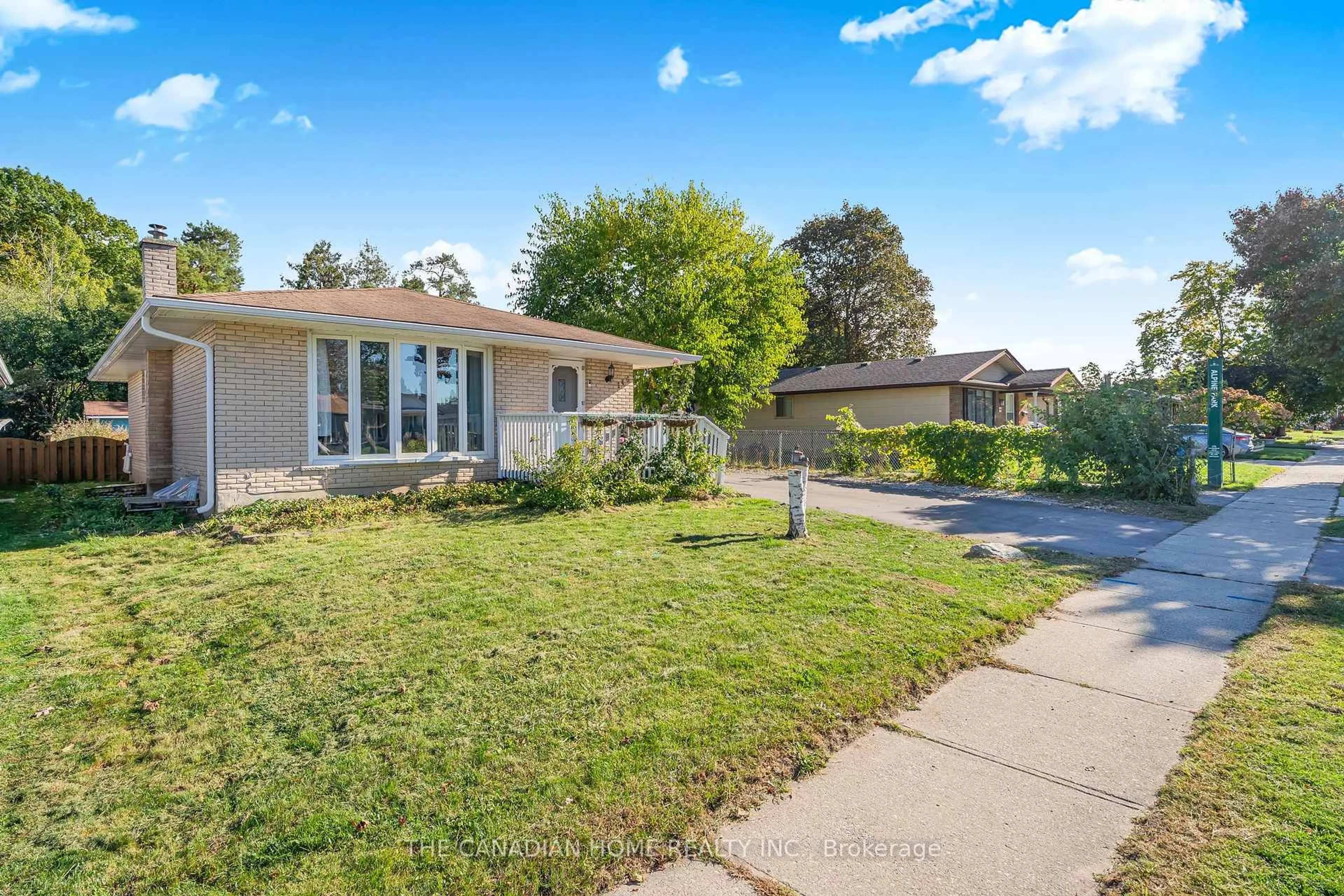 Home with vinyl exterior material, street for 146 Appalachian Cres, Kitchener Ontario N2E 1A4