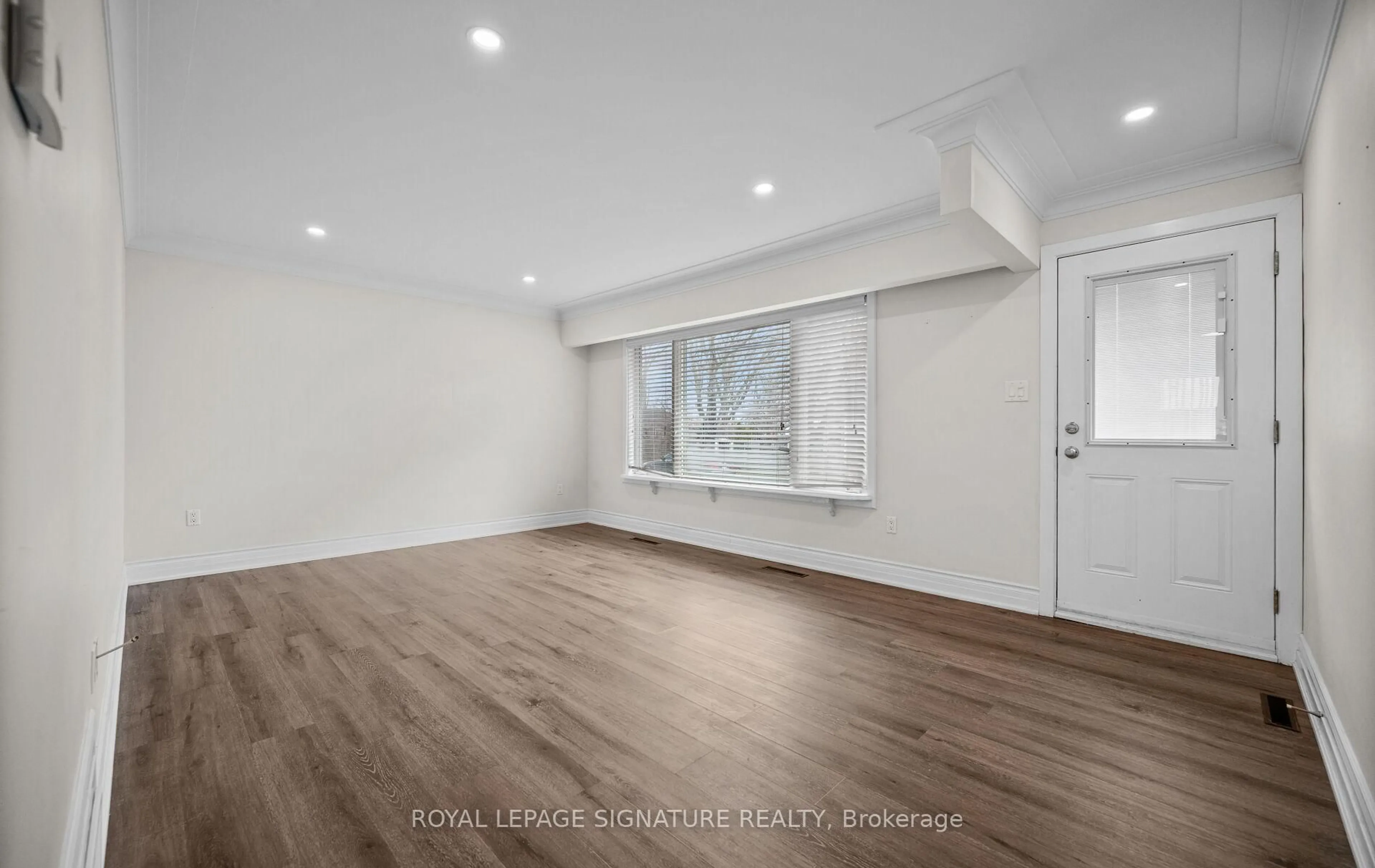 A pic of a room for 11 Rockwood Ave, St. Catharines Ontario L2P 1E3