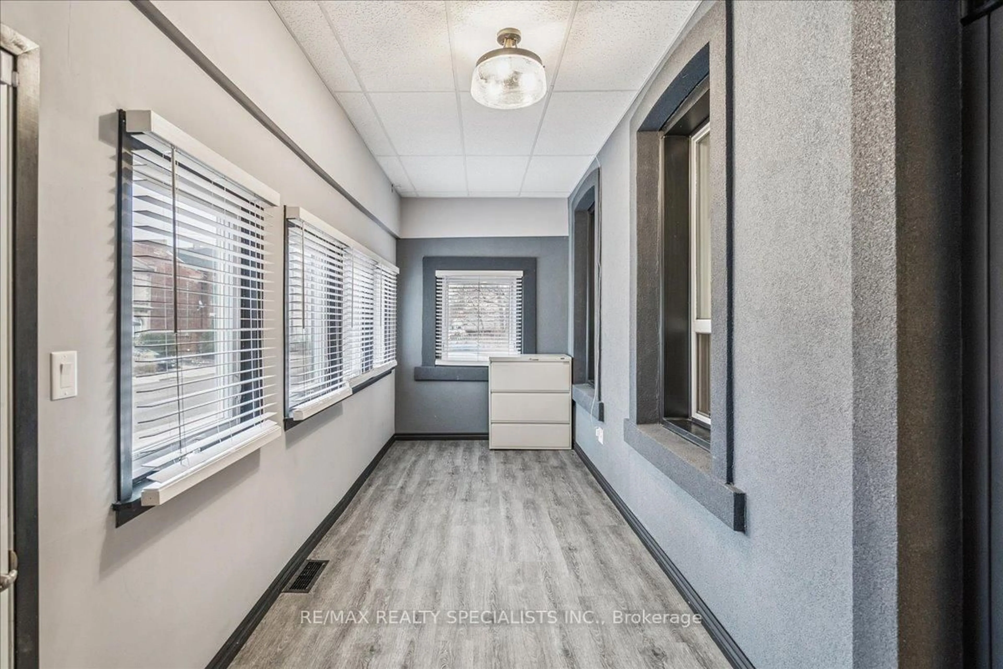 Indoor entryway for 183 Market St, Hamilton Ontario L8R 1P1