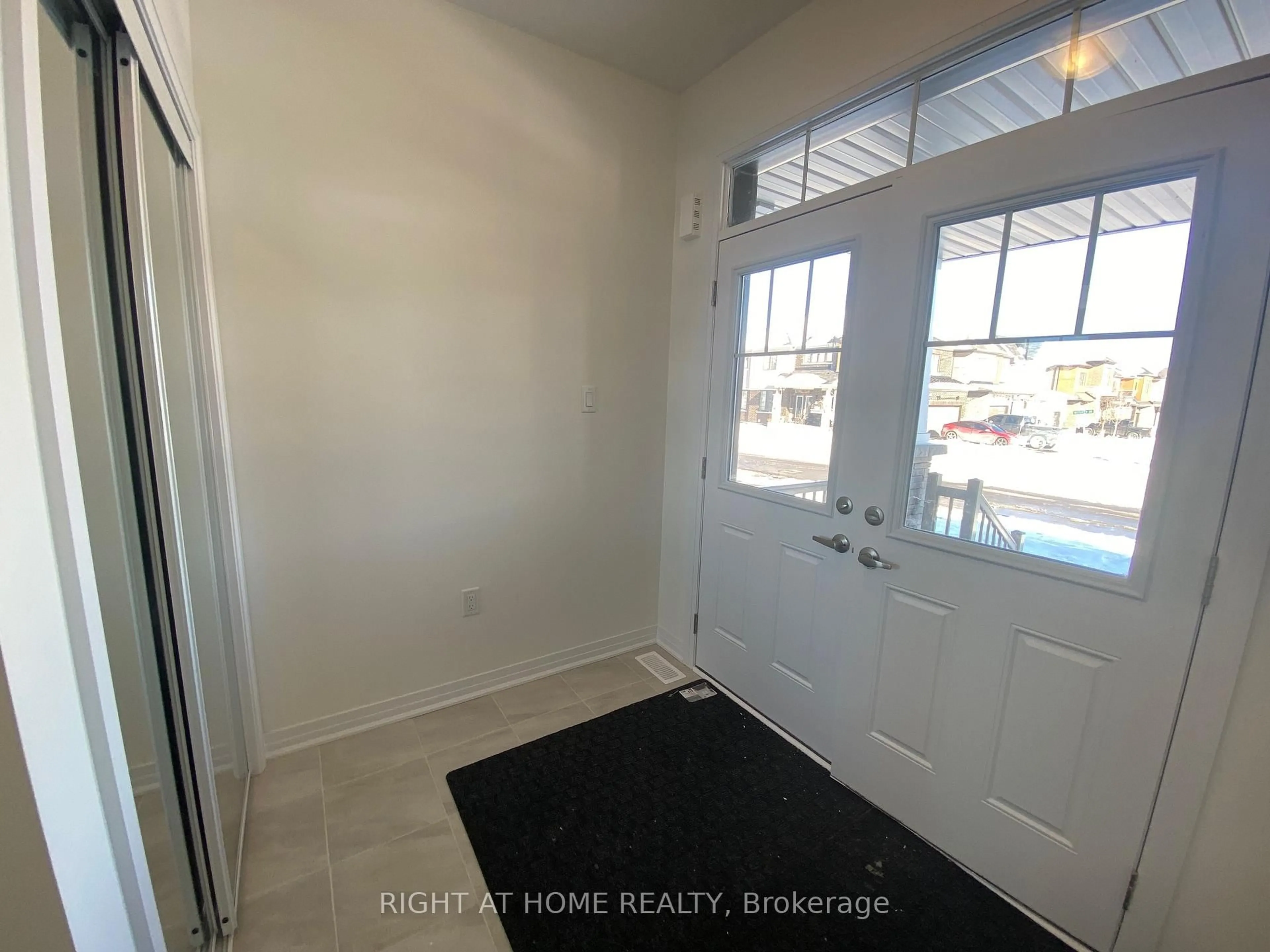 Indoor entryway for 74 Witteveen Dr, Brantford Ontario N3T 0S3