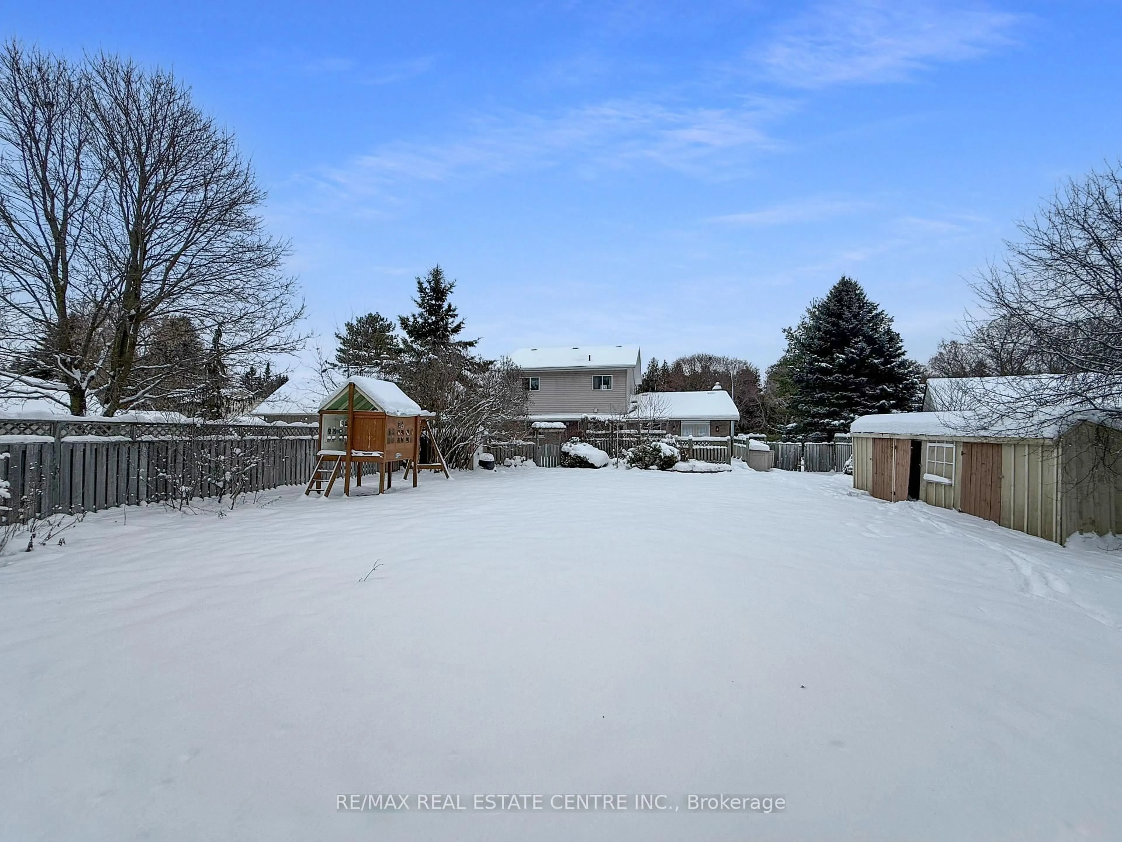 A pic from outside/outdoor area/front of a property/back of a property/a pic from drone, street for 144 Wheelock St, Erin Ontario N0B 1T0