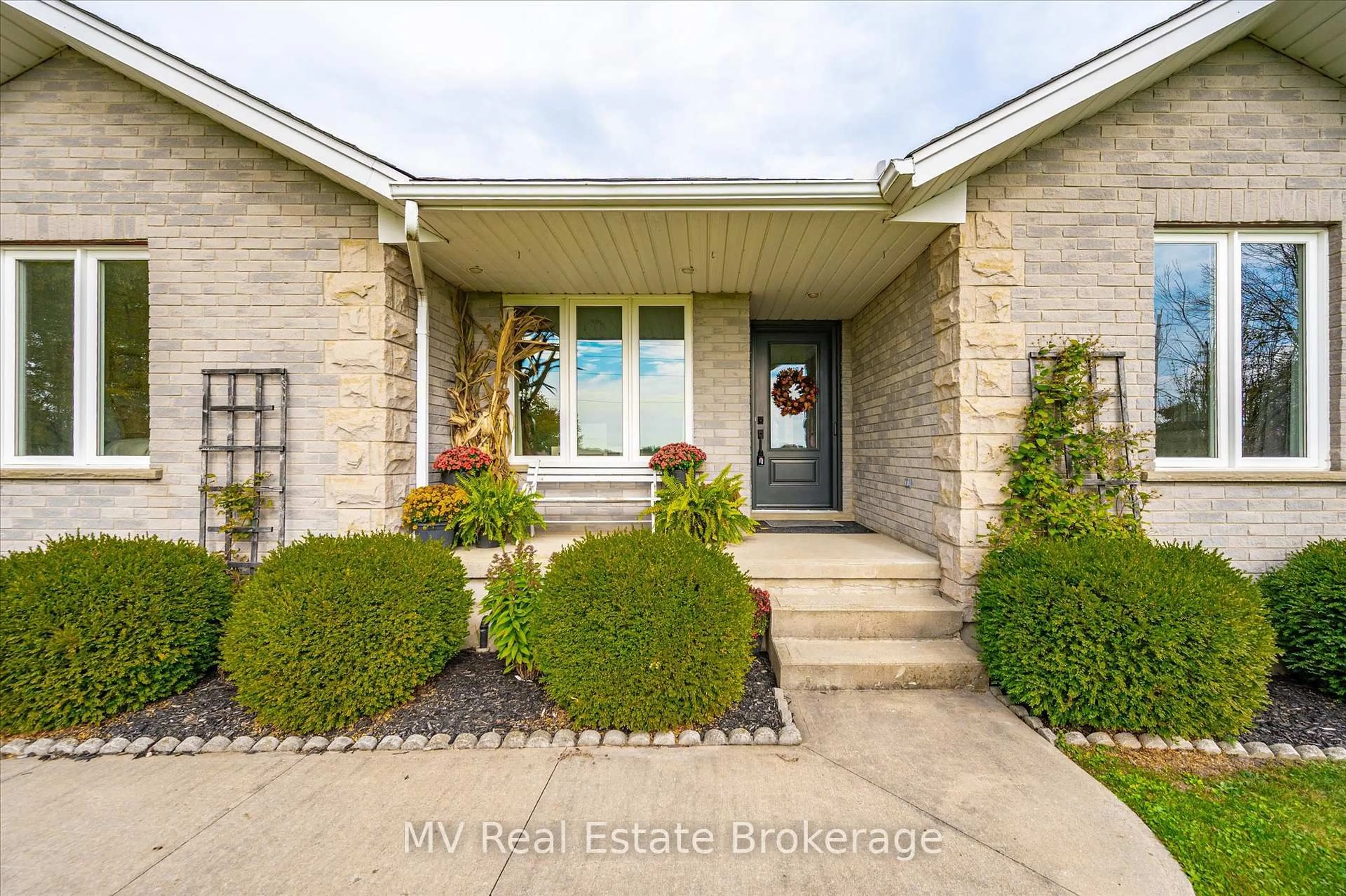 Indoor entryway for 7003 Beatty Line, Centre Wellington Ontario N1M 2W3