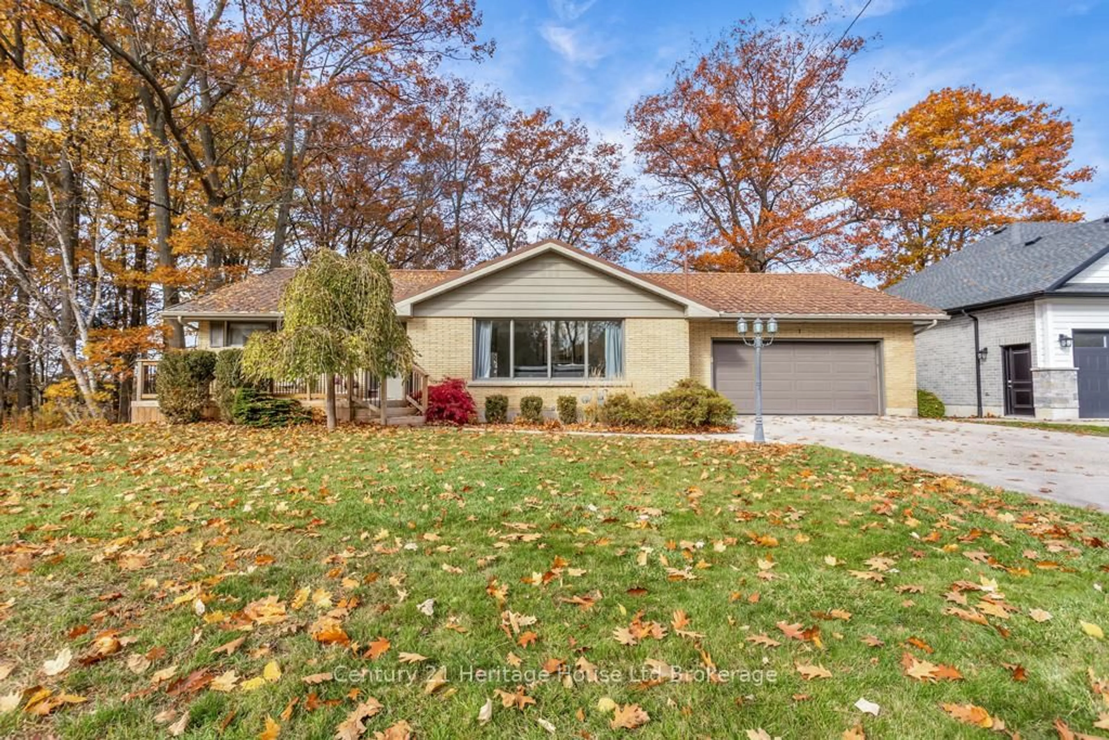 Home with vinyl exterior material, street for 1 Highland Dr, Tillsonburg Ontario N4G 2E8