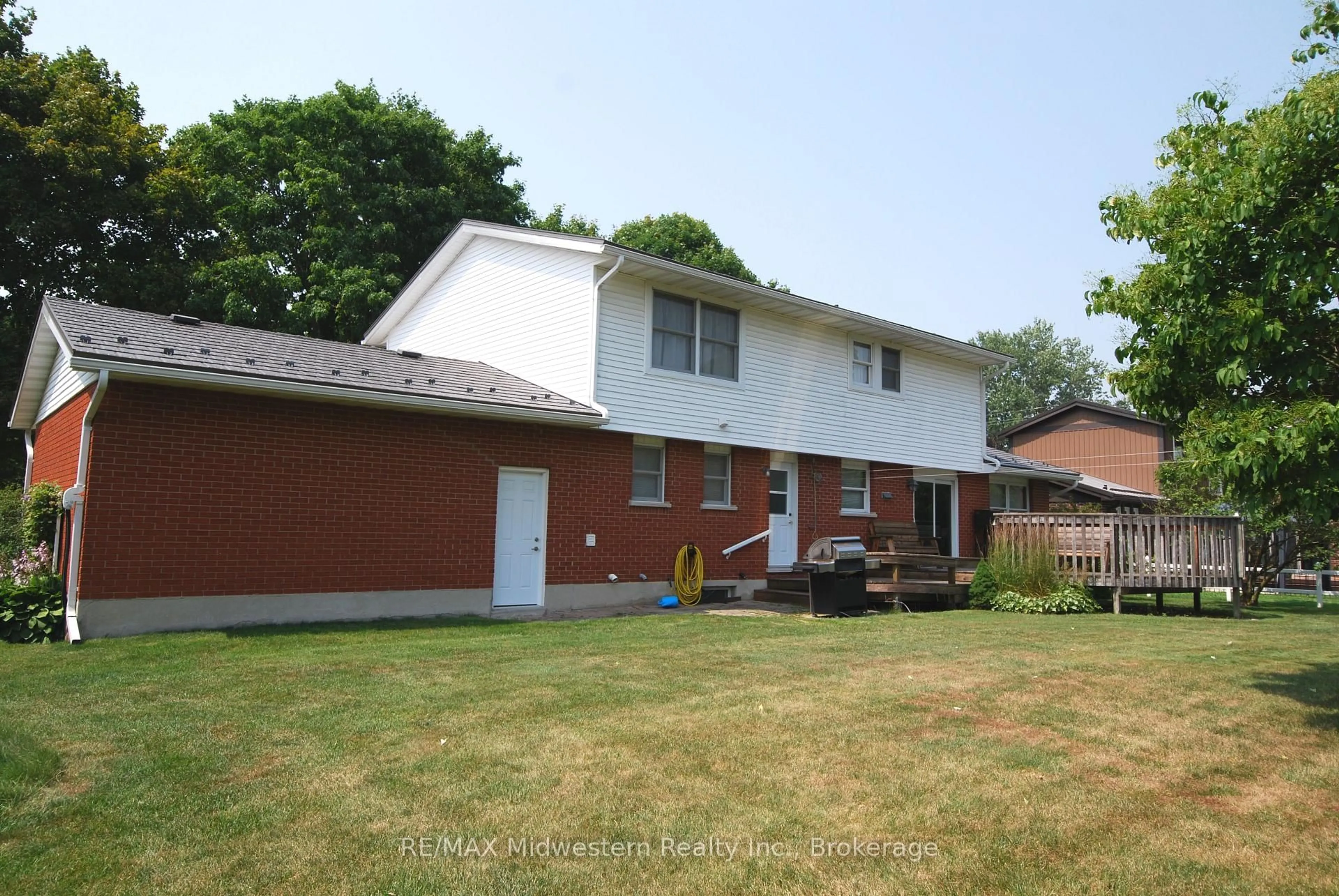 Home with vinyl exterior material, street for 62 King St, Minto Ontario N0G 1Z0